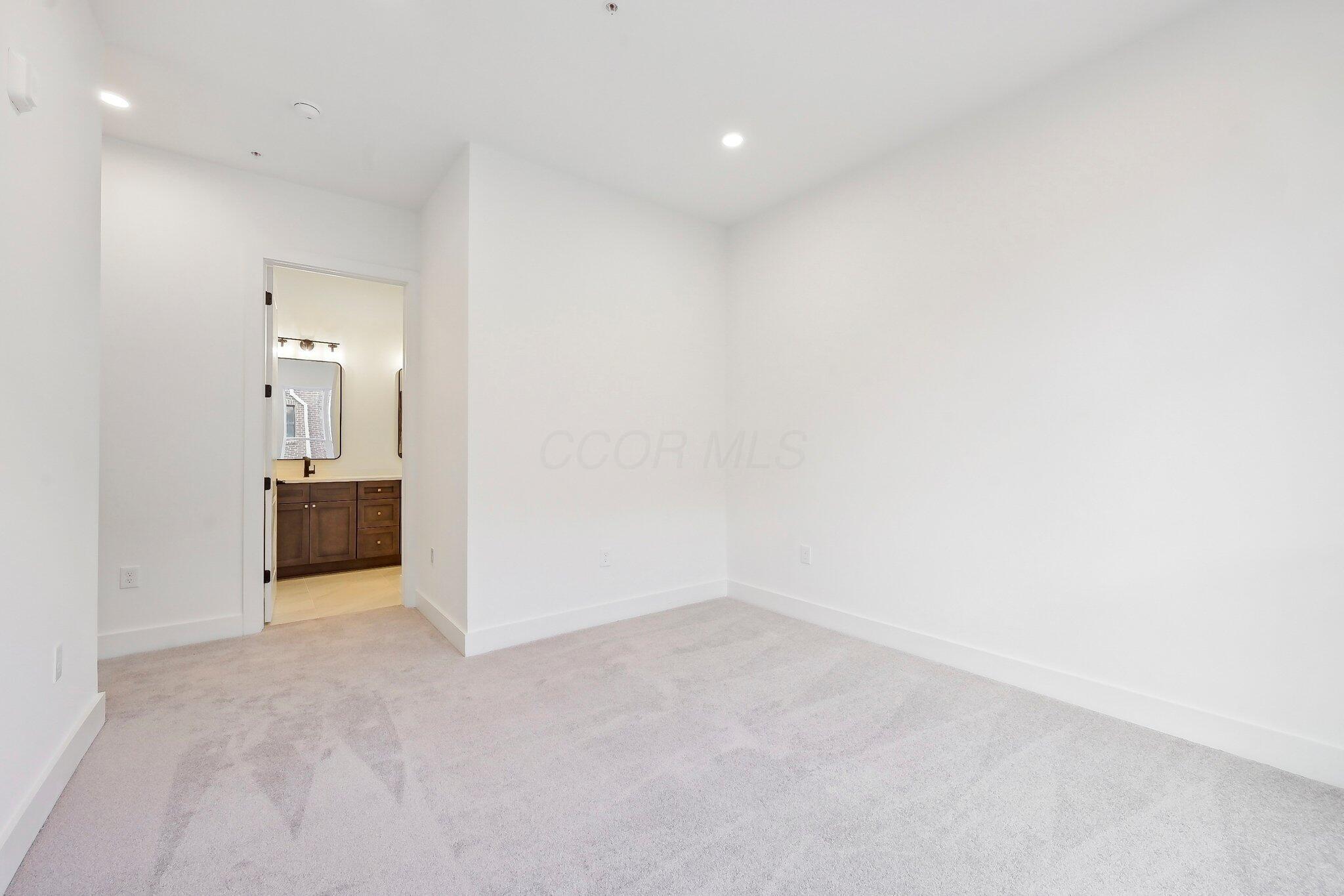 270 Dickenson Street, 303 Property Photo 16