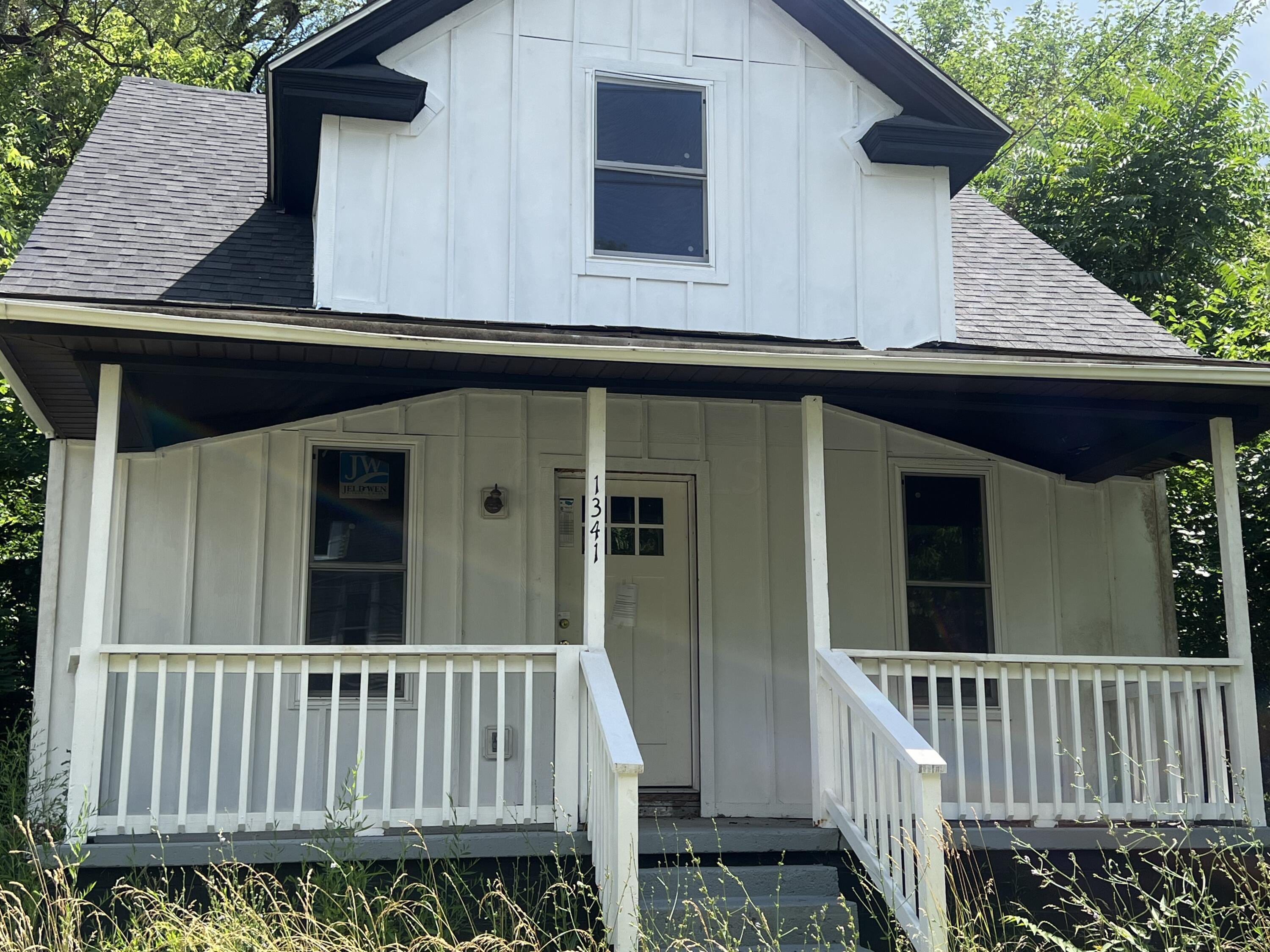 1341 E Fulton Street Property Photo 1