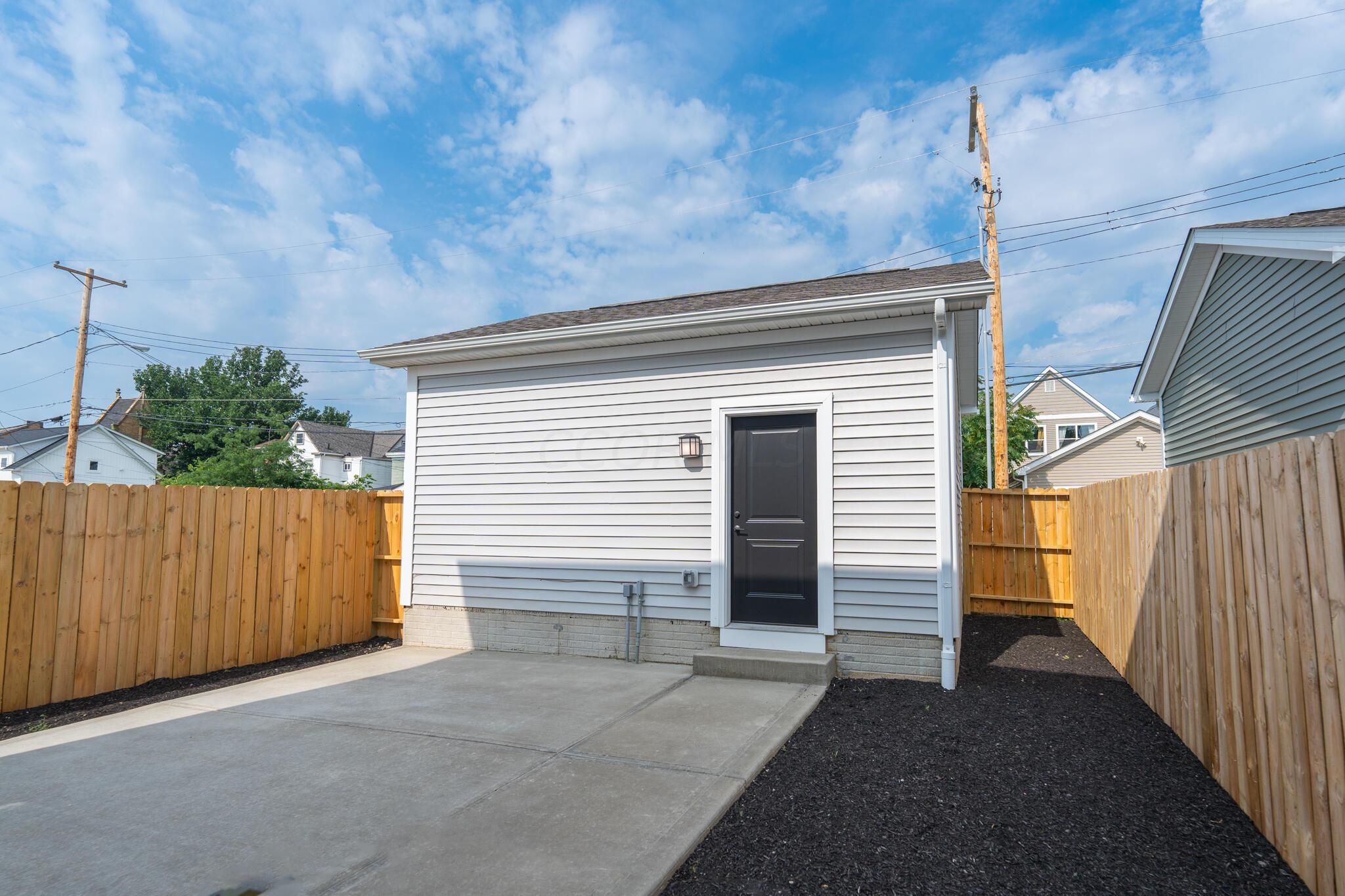 45 S Hartford Avenue Property Photo 6