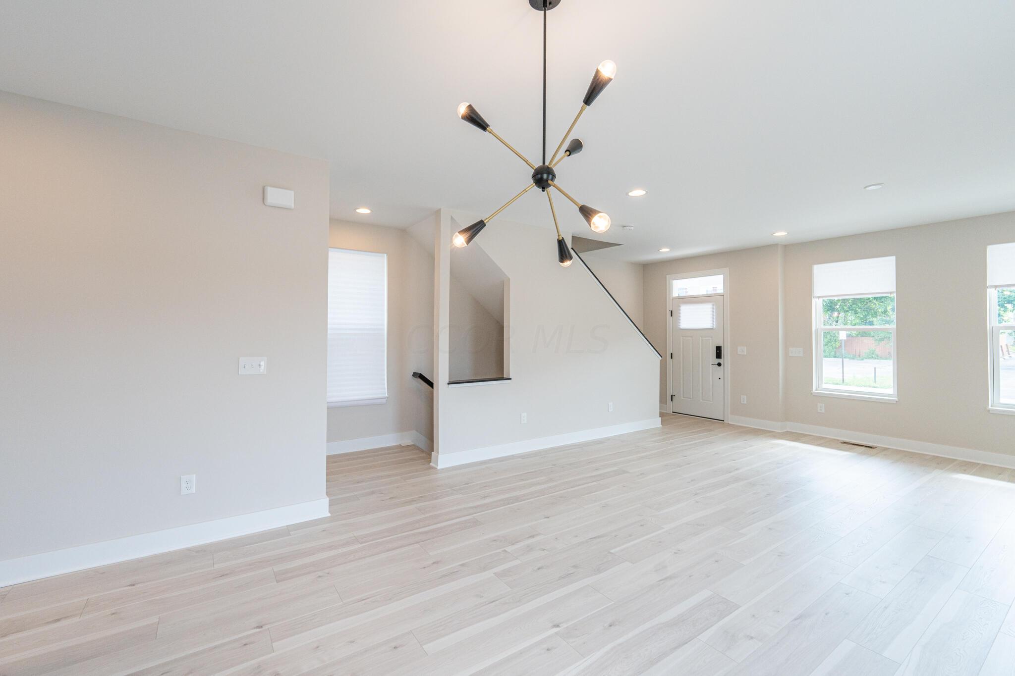 45 S Hartford Avenue Property Photo 10