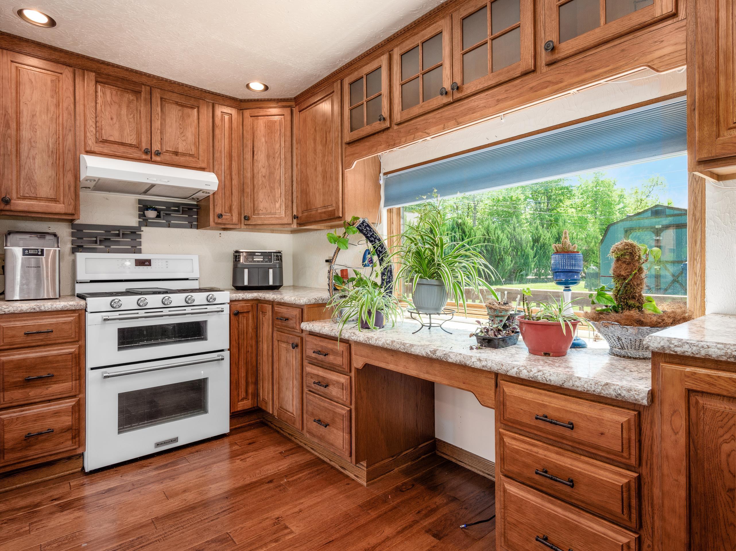 4 Cadillac Drive Property Photo 11