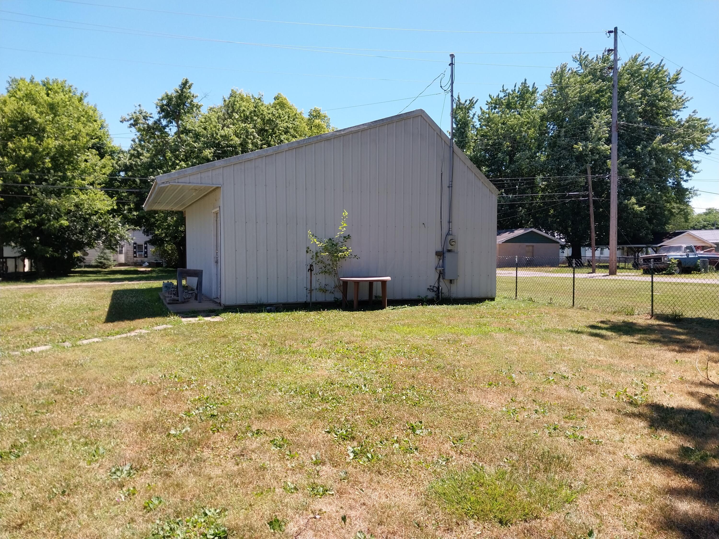 808 Mirabeau Street Property Photo 3