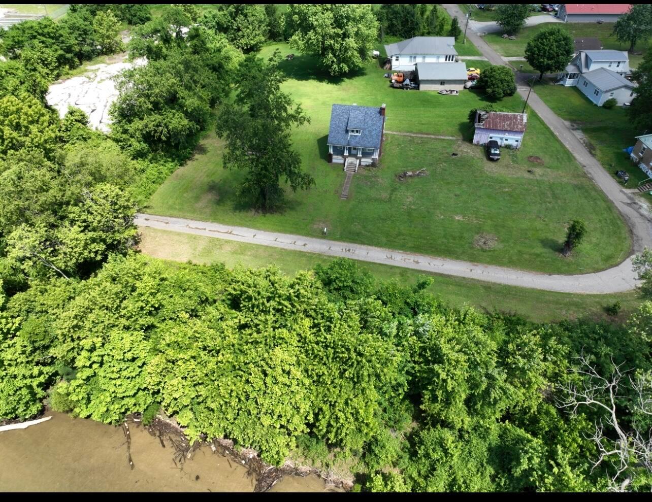 1670 Riverview Drive Property Photo 3