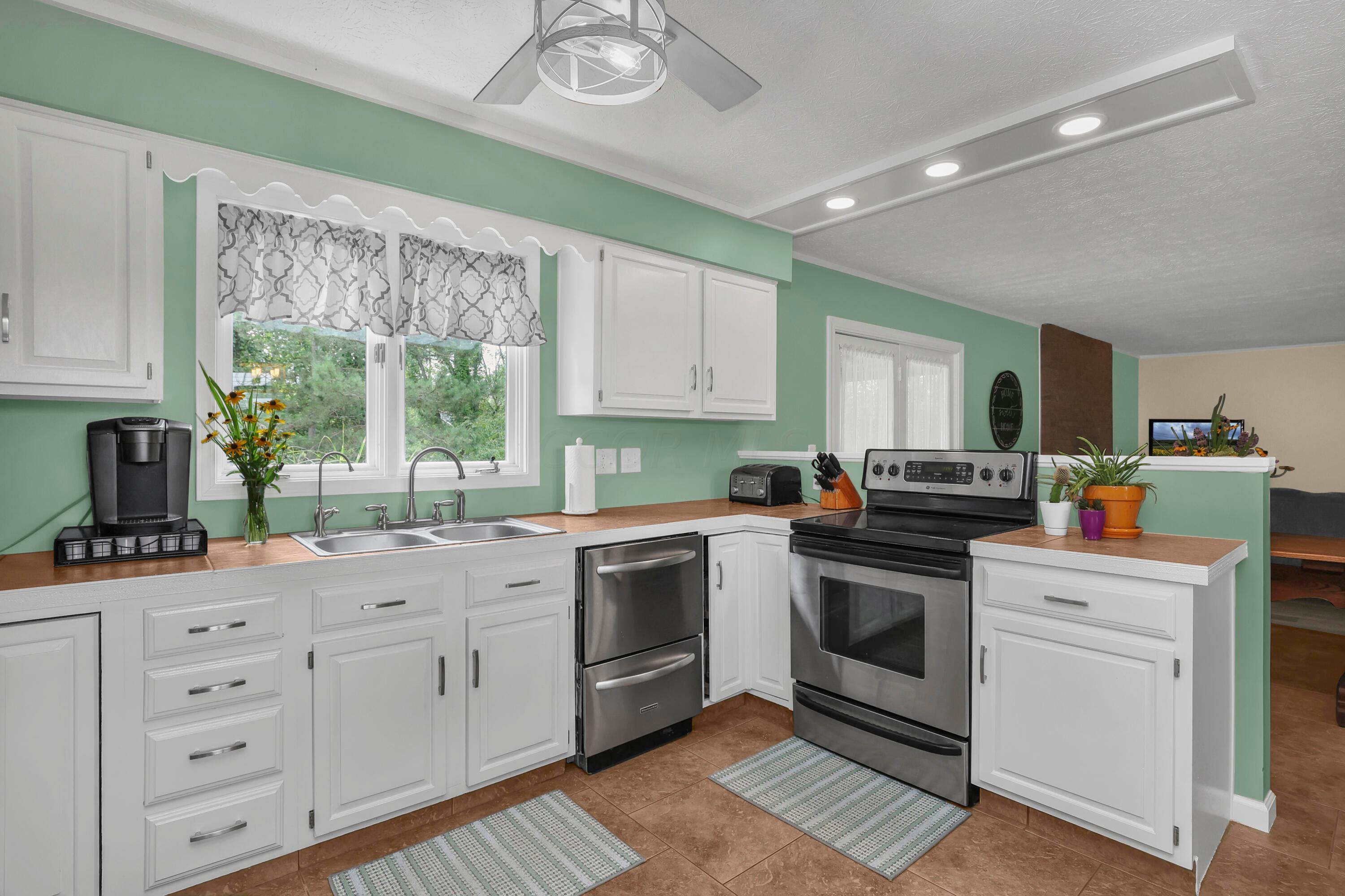 1060 S Watkins Road Property Photo 3