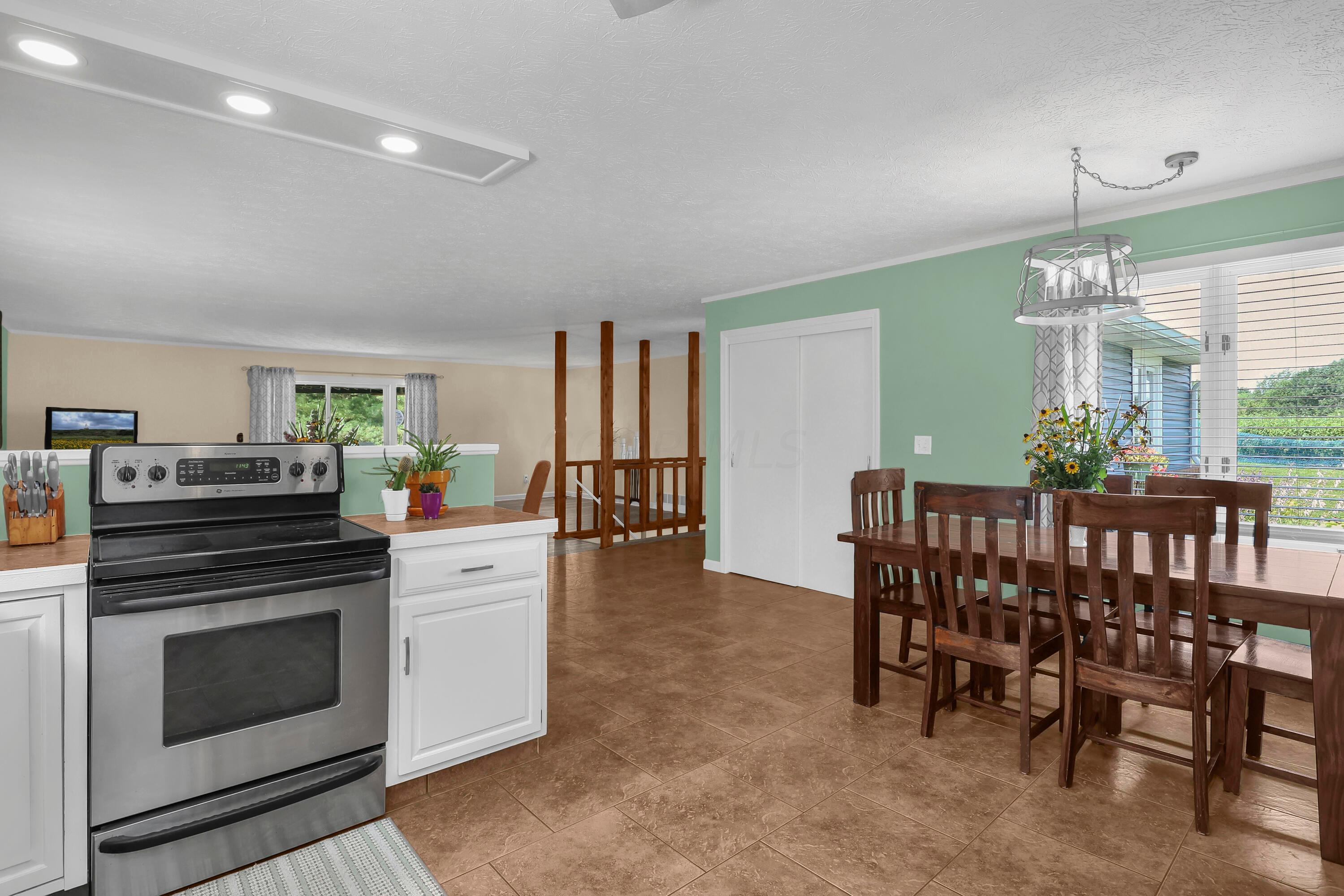 1060 S Watkins Road Property Photo 6