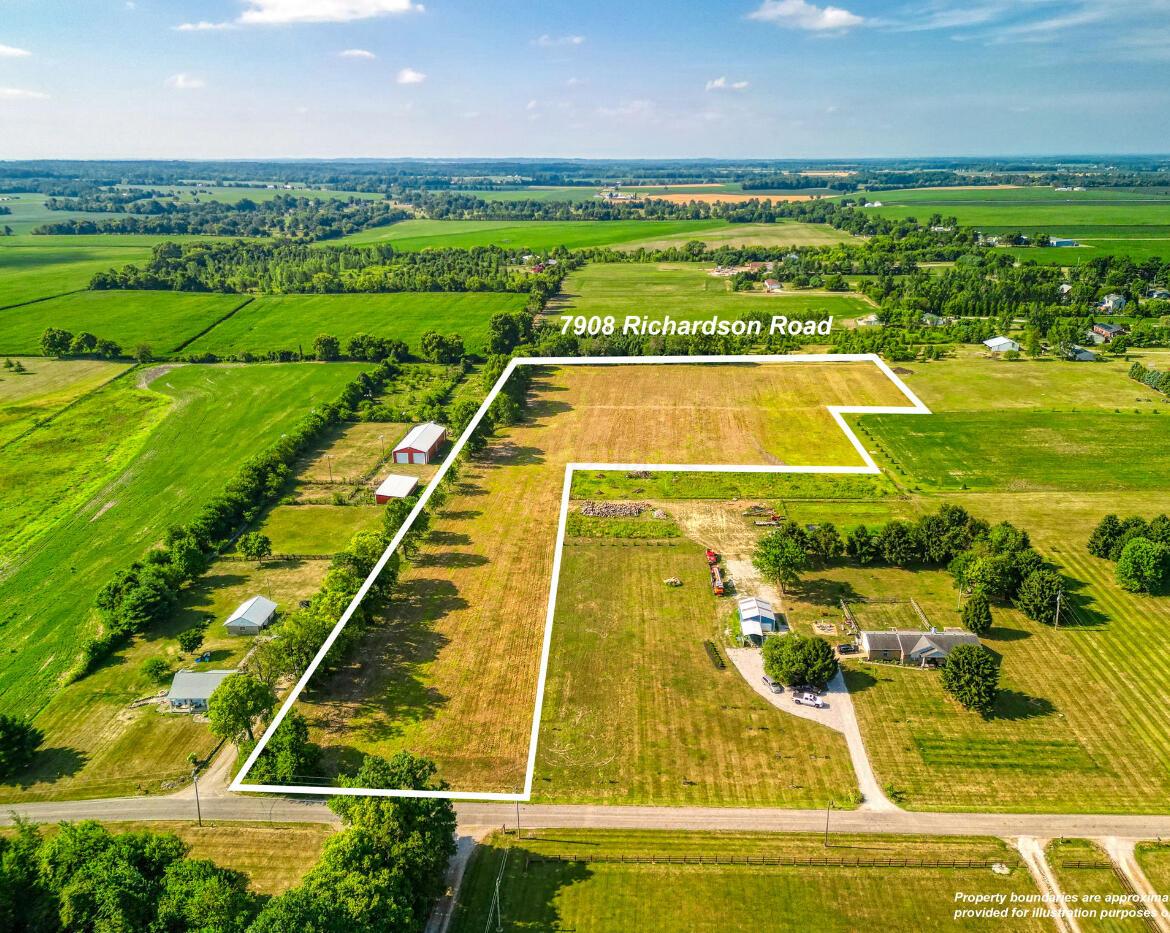 7908 Richardson Road Property Photo 1