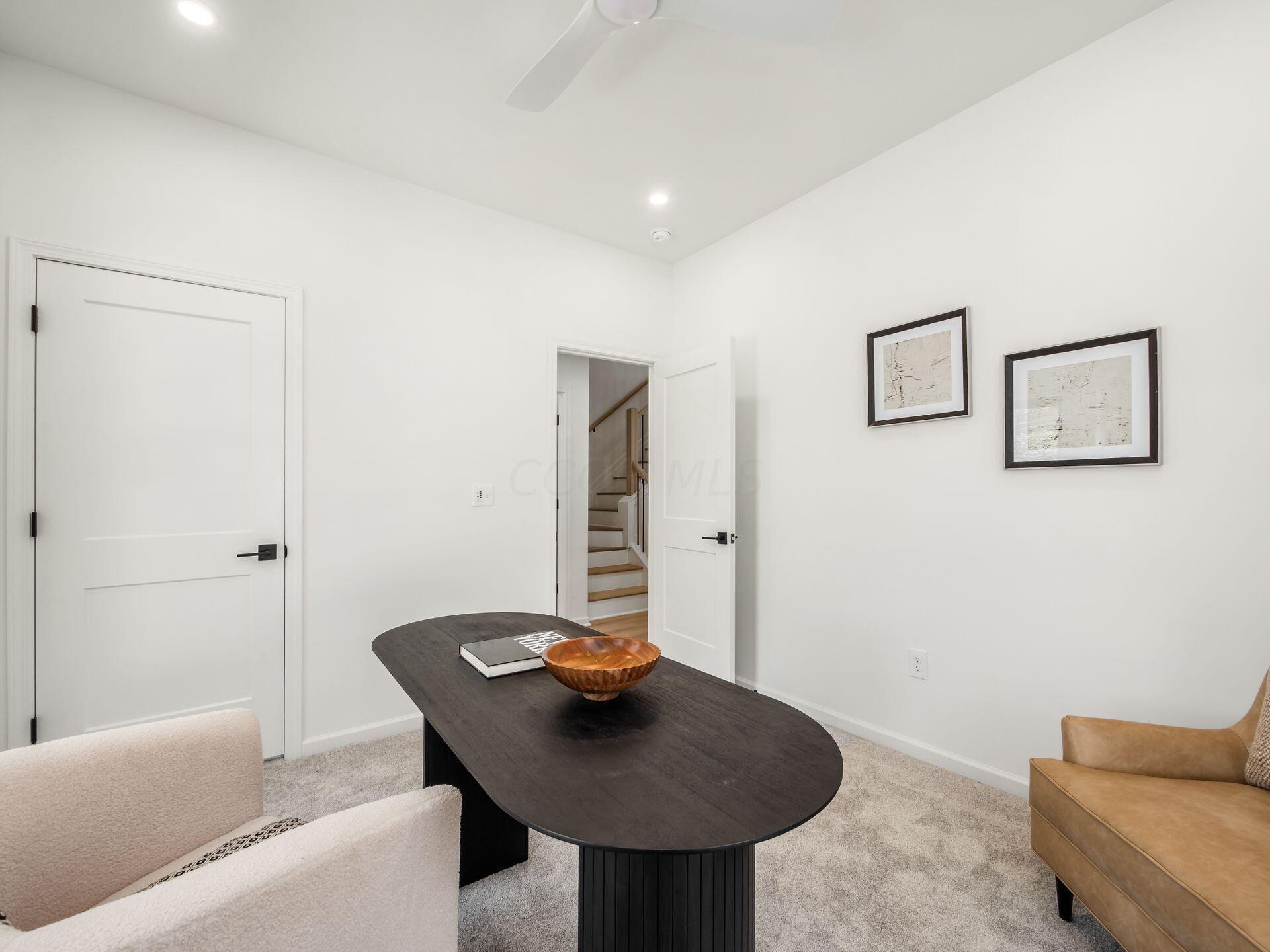 581 E Walnut Street Property Photo 4
