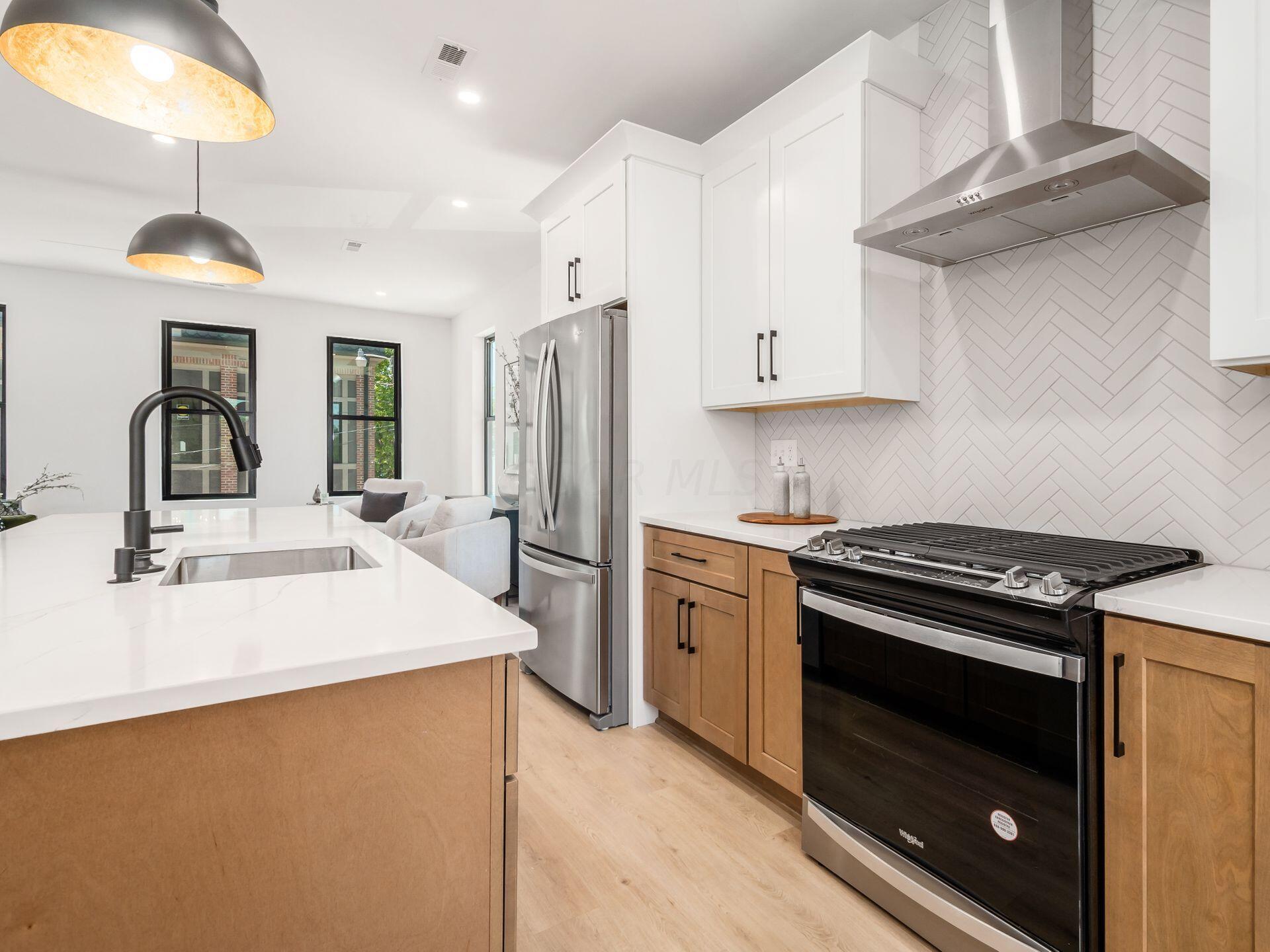 581 E Walnut Street Property Photo 10