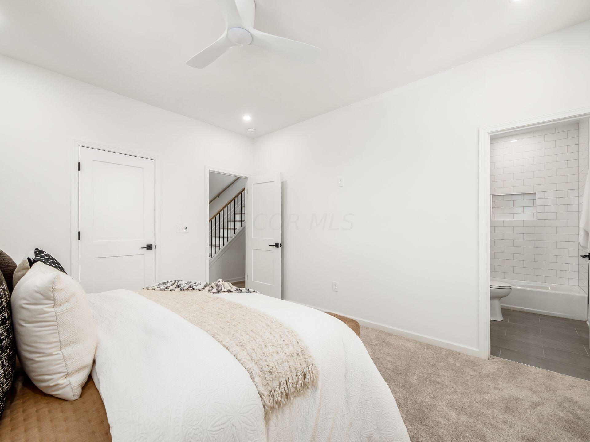 581 E Walnut Street Property Photo 24