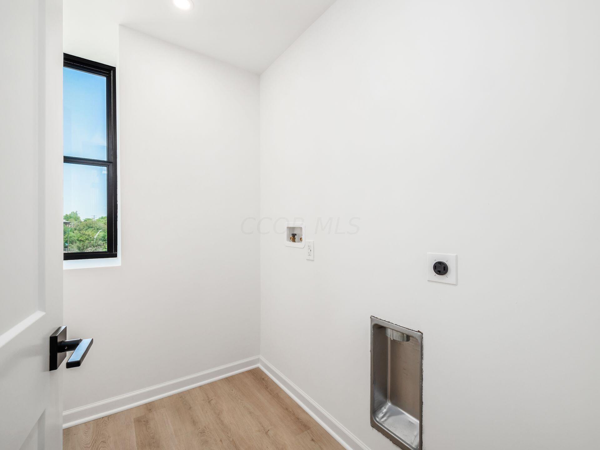 581 E Walnut Street Property Photo 27