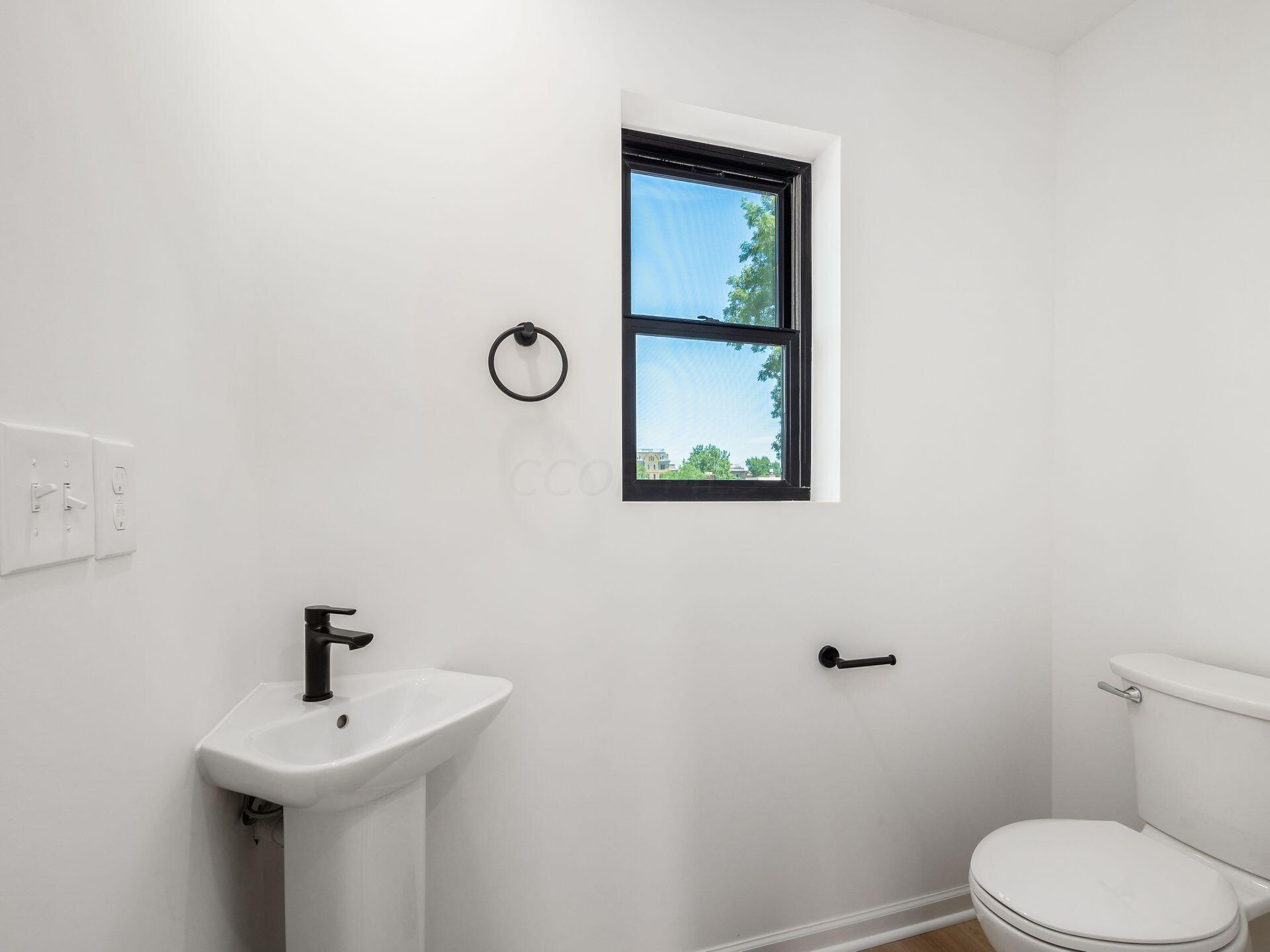 581 E Walnut Street Property Photo 29