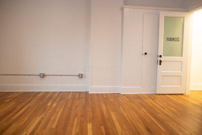 116 E Court Avenue, Room 216 Property Photo 7