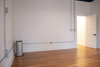 116 E Court Avenue, Room 221 Property Photo 5