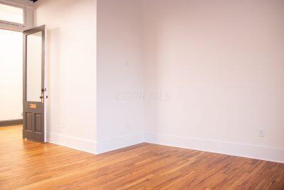 116 E Court Avenue, Room 208 Property Photo 5