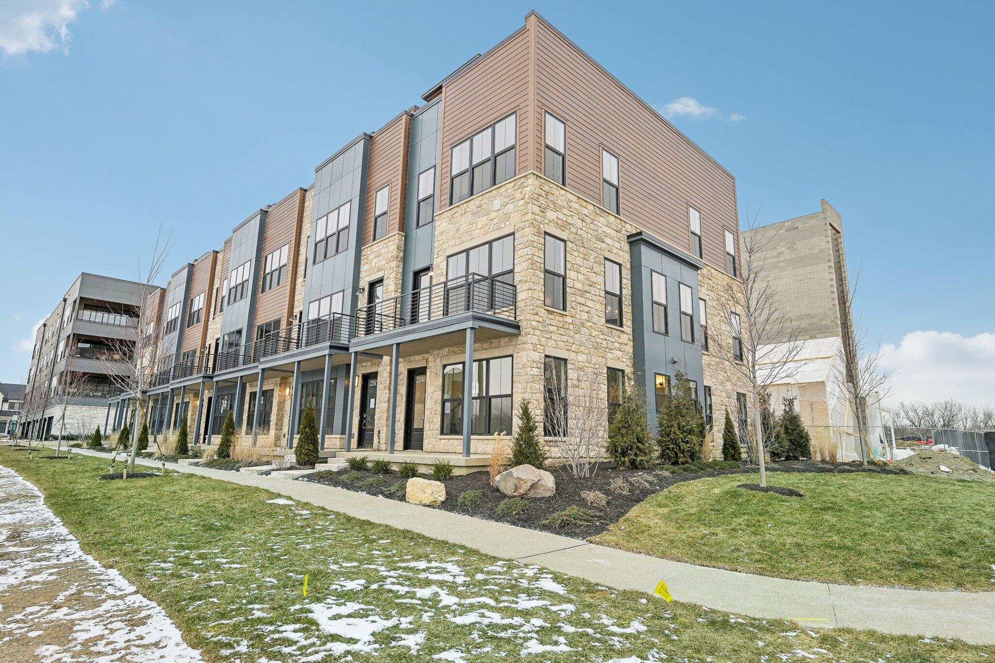 2262 Quarry Trails Drive Property Photo 2