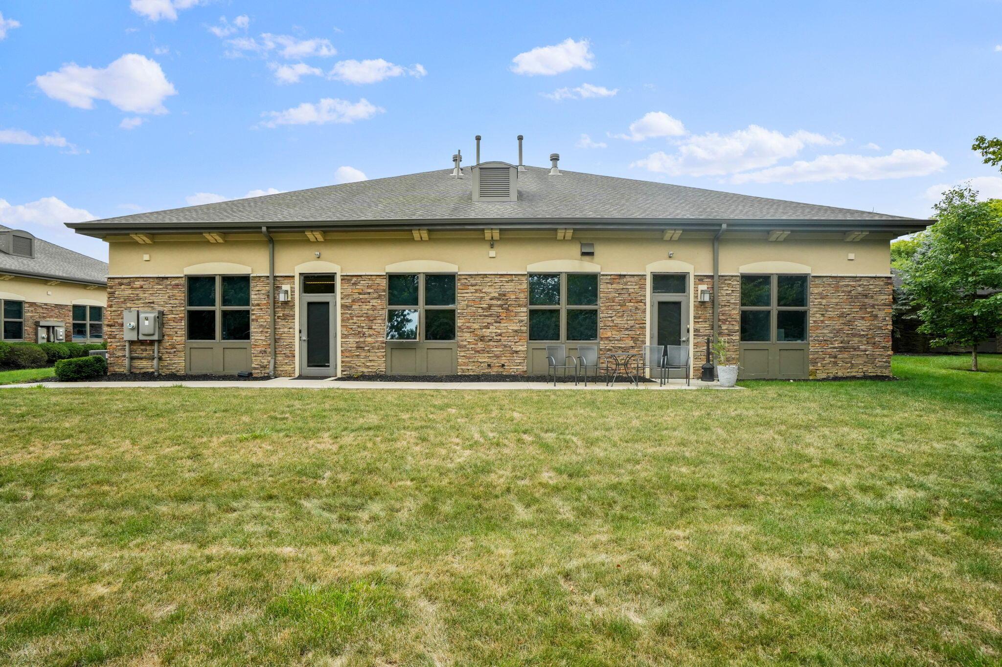 6185 Emerald Parkway Property Photo 11
