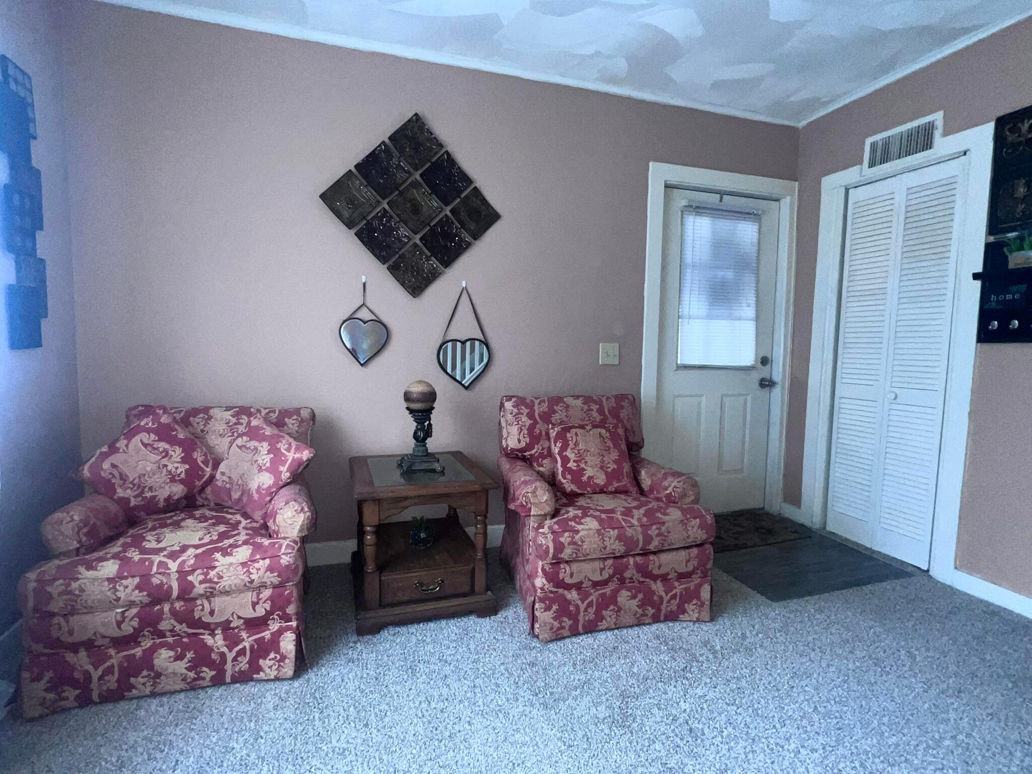 925 W Liberty Street Property Photo 5