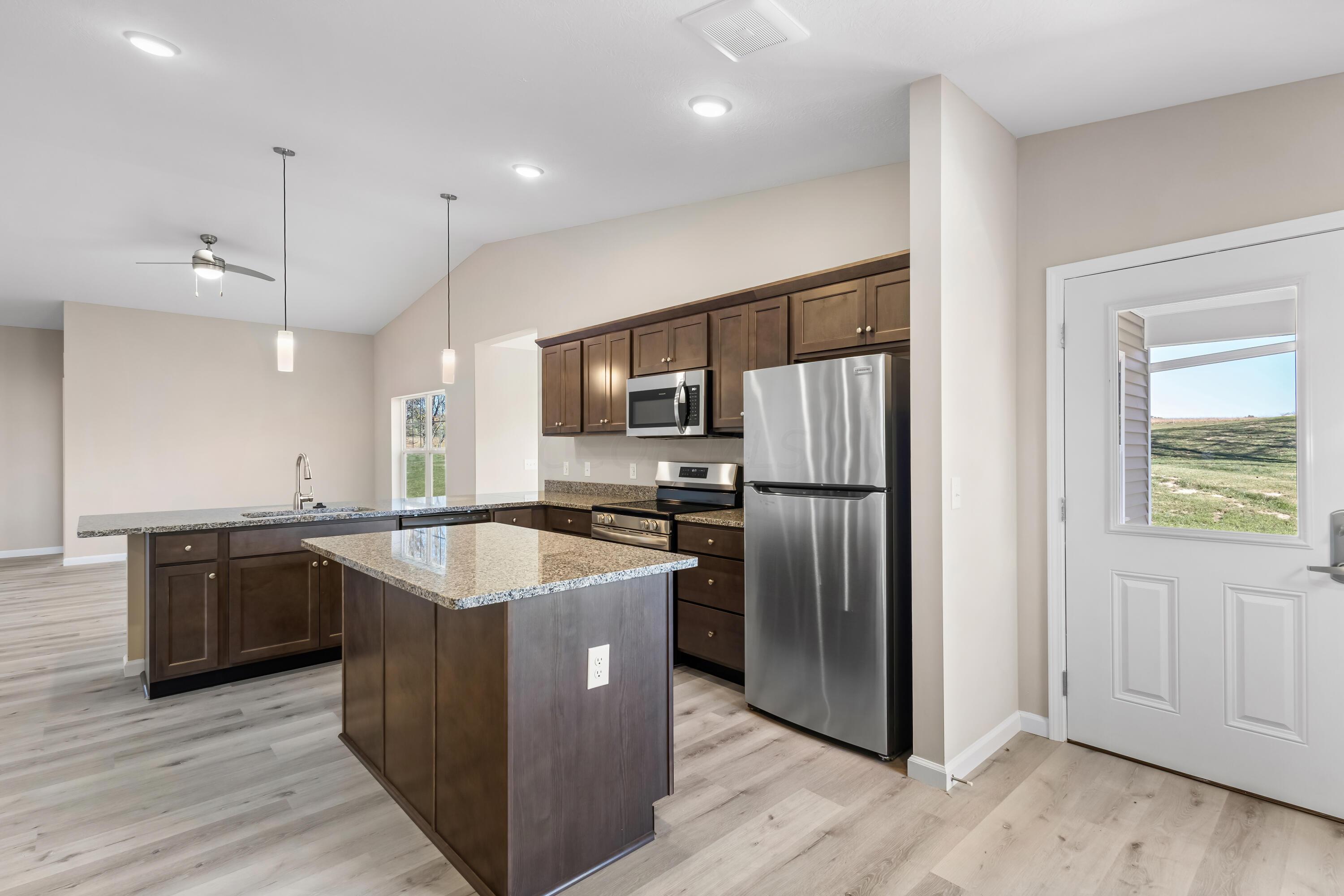11977 Superior Street Property Photo 4