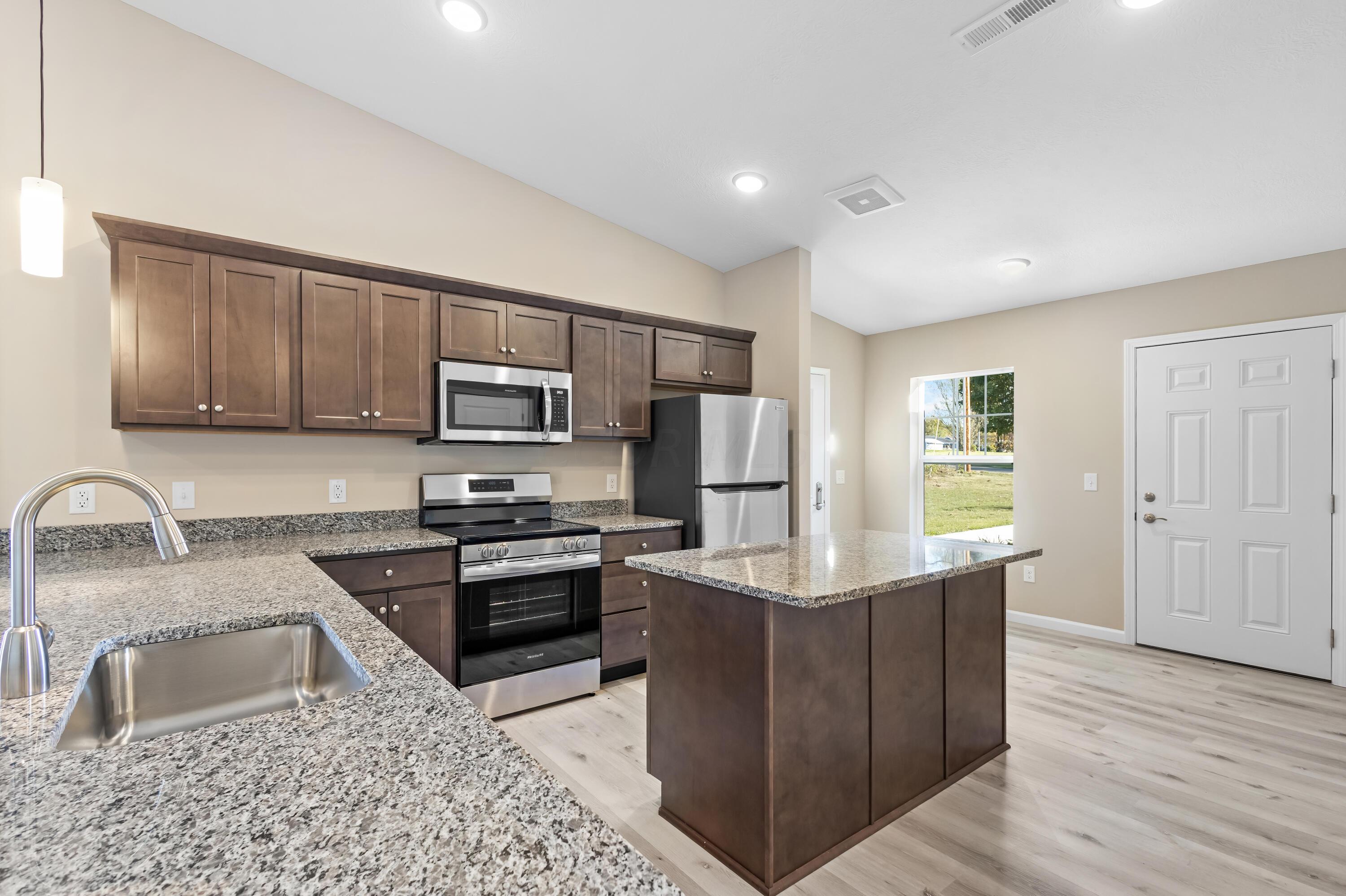 11977 Superior Street Property Photo 5