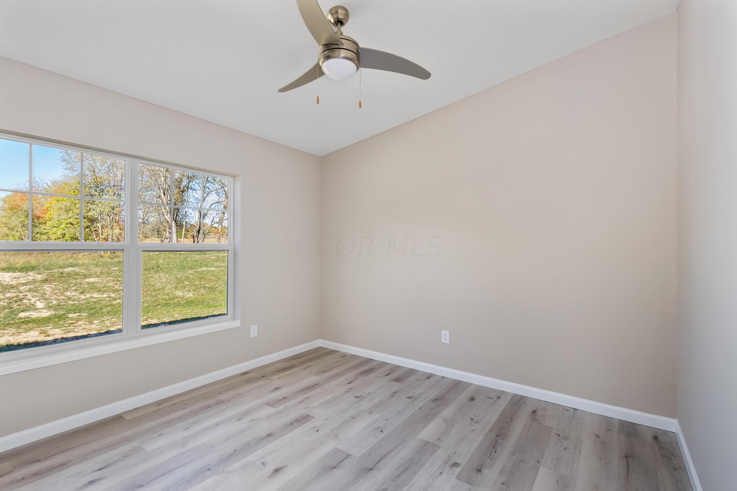 11977 Superior Street Property Photo 9