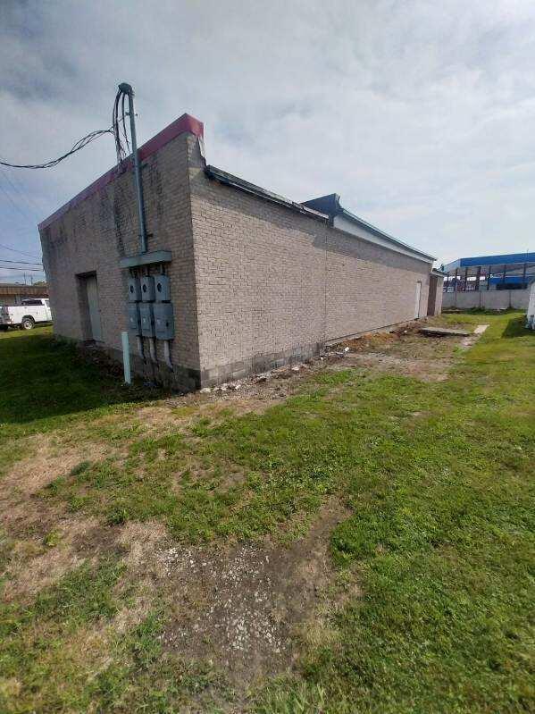 721 W Center Street Property Photo 5