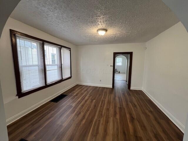 200-202 N Harris Avenue Property Photo 8