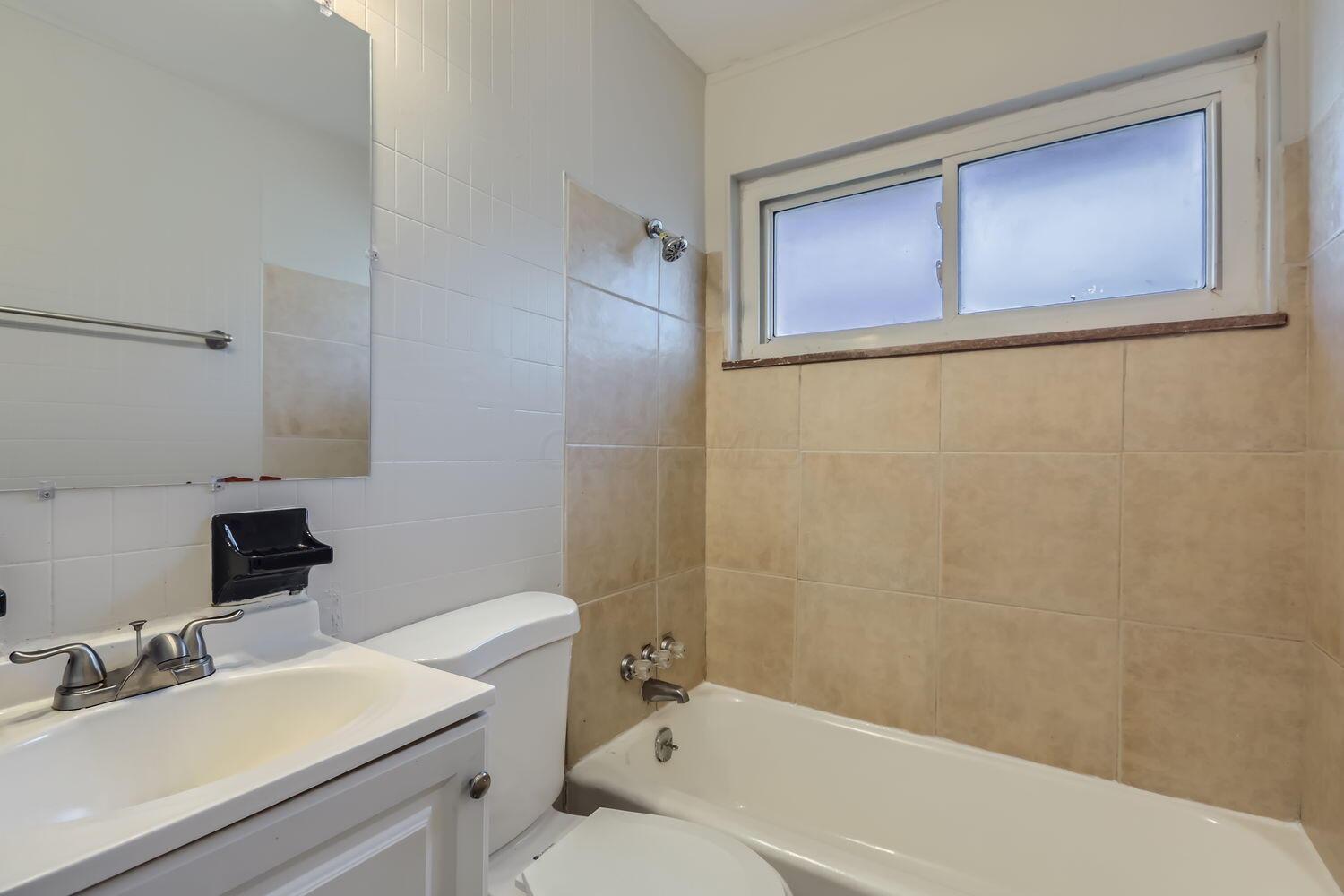 644 Georgian Drive Property Photo 12