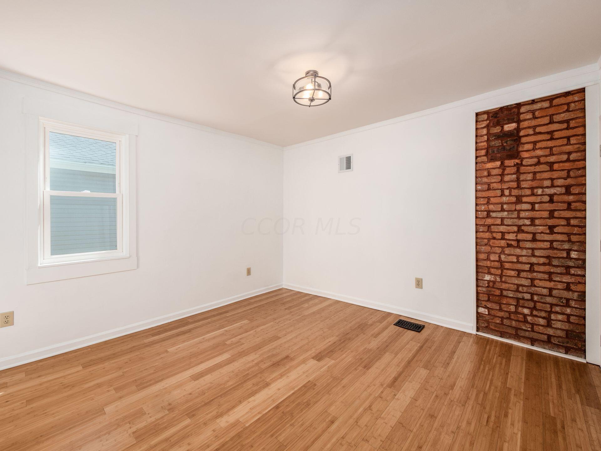 574 Seymour Avenue Property Photo 17