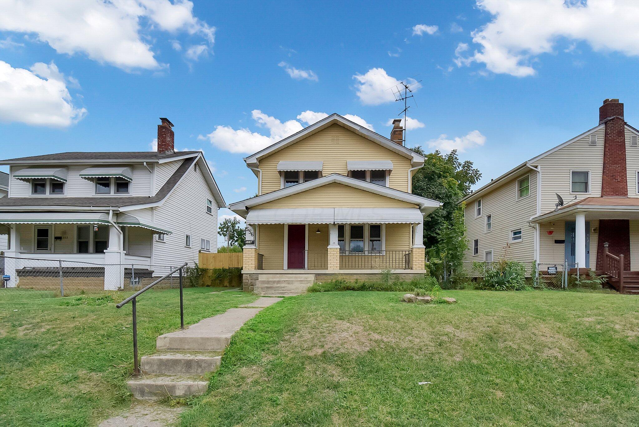 556 S Richardson Avenue Property Photo 1