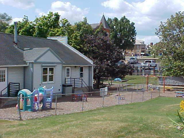 211 S High Street Property Photo 4