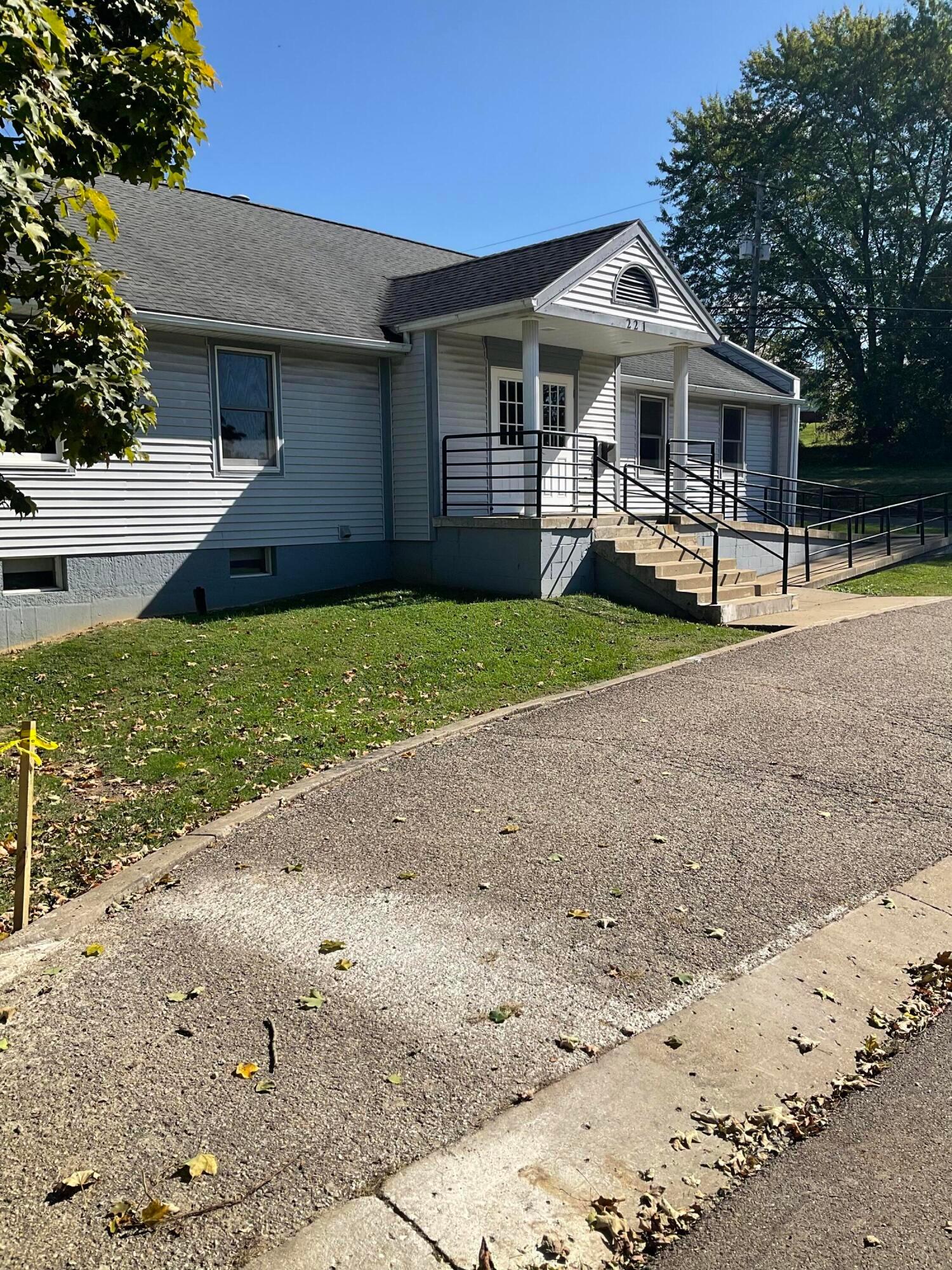 211 S High Street Property Photo 5
