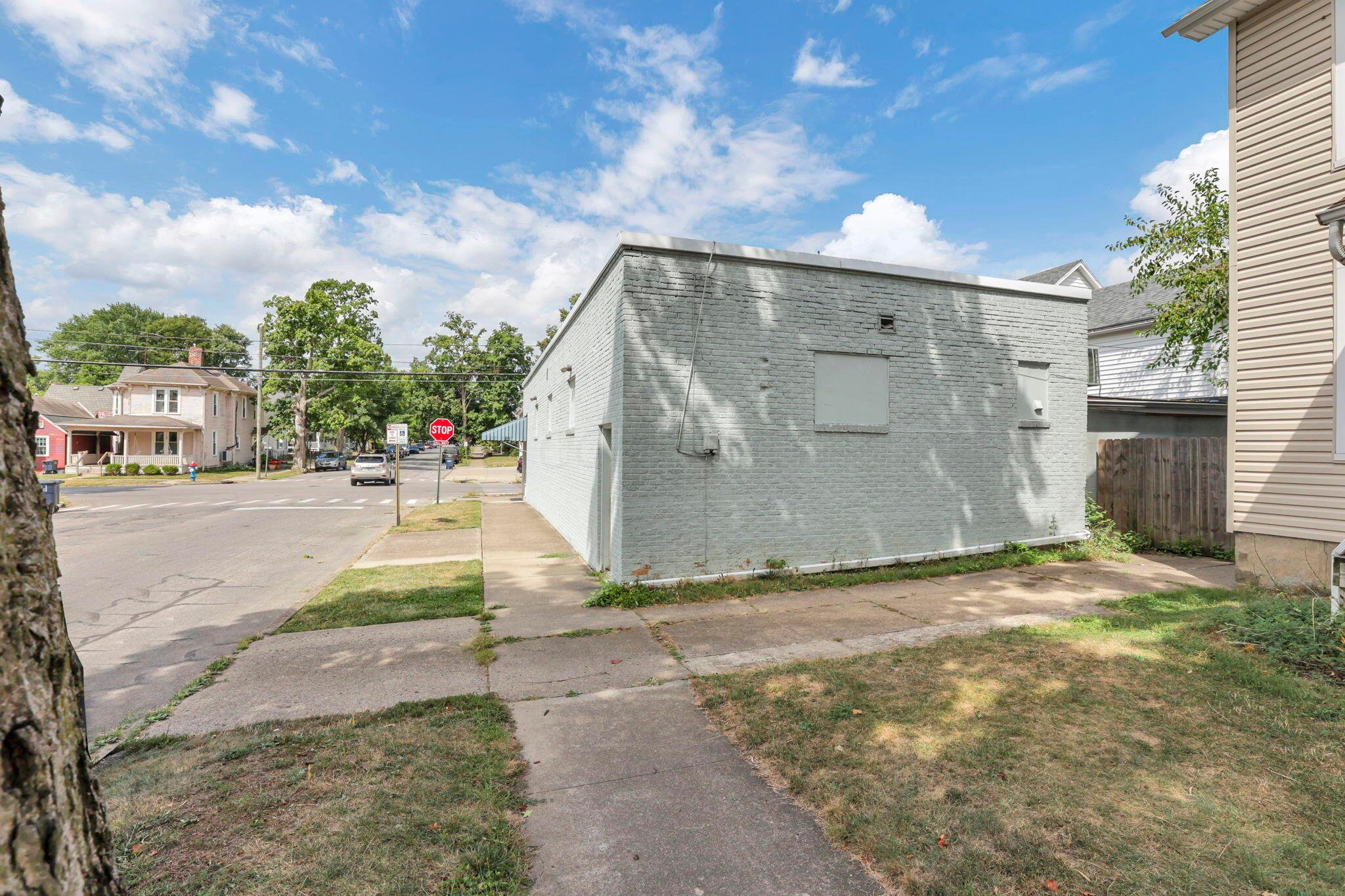 500 N Maple Street Property Photo 3