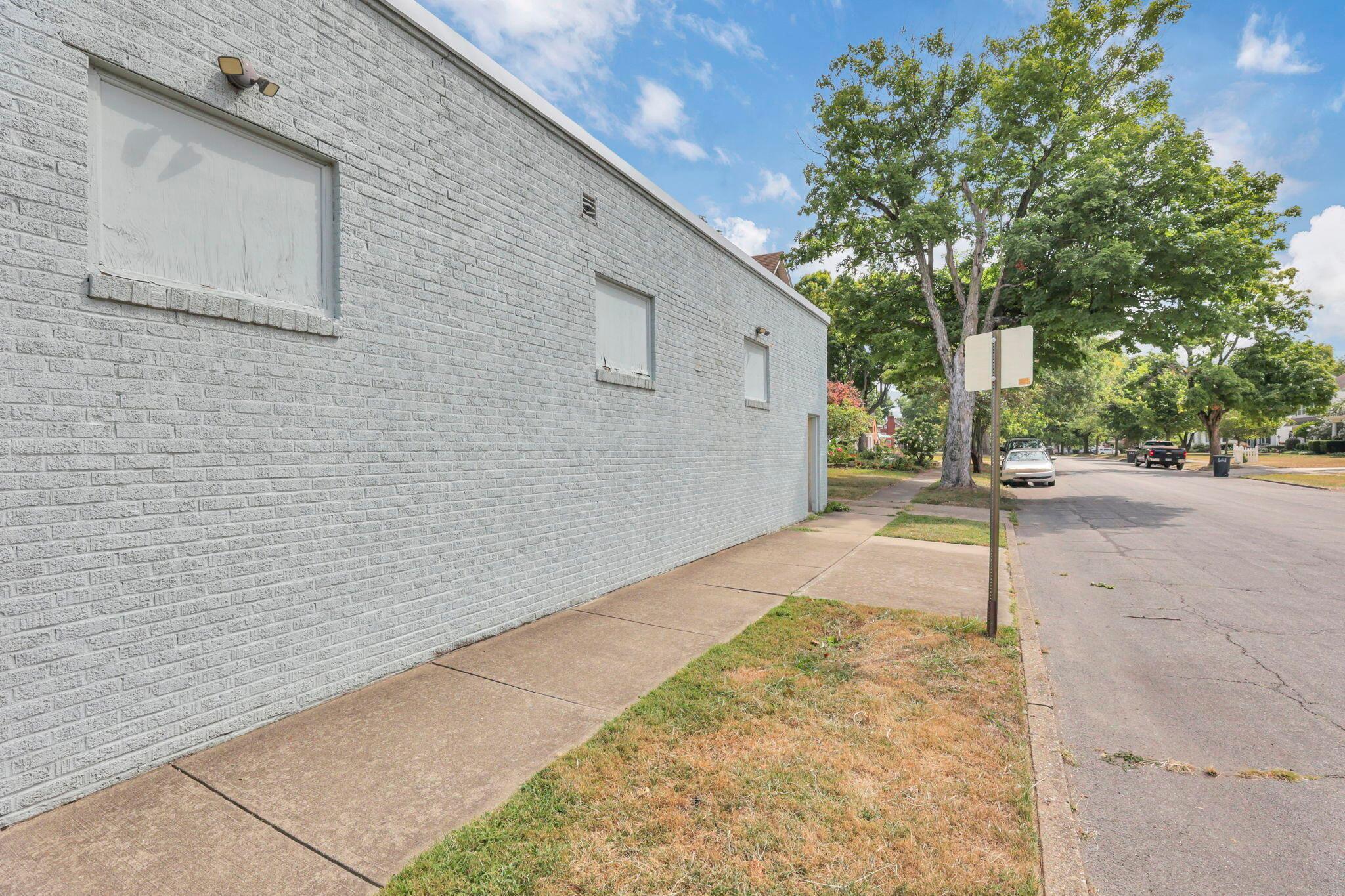 500 N Maple Street Property Photo 4