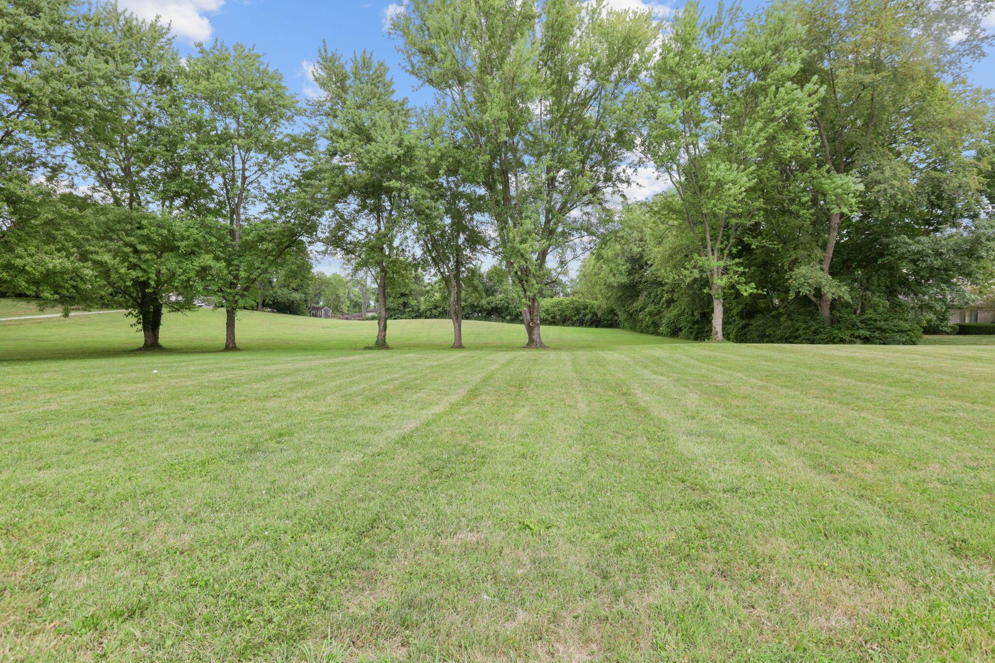219 N Hamilton Road Property Photo 8