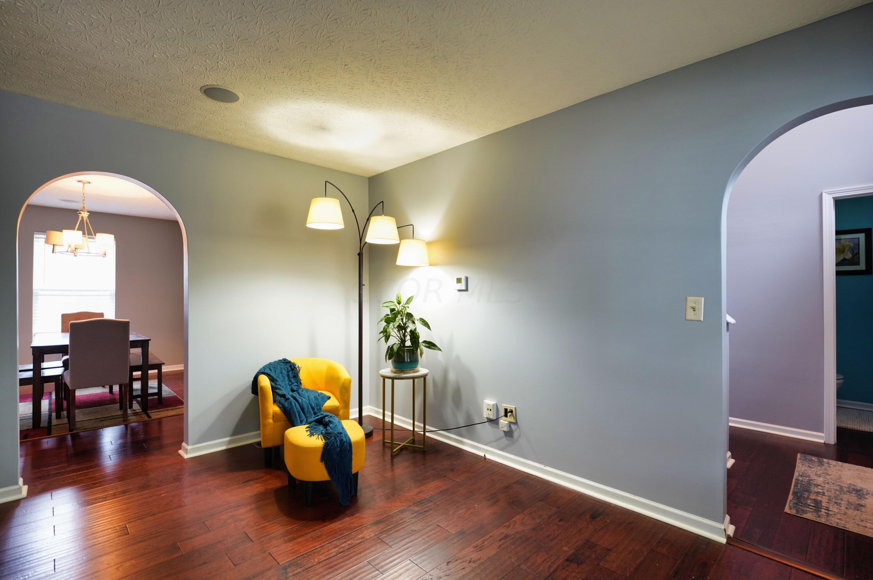 219 Calderdale Court Property Photo 6