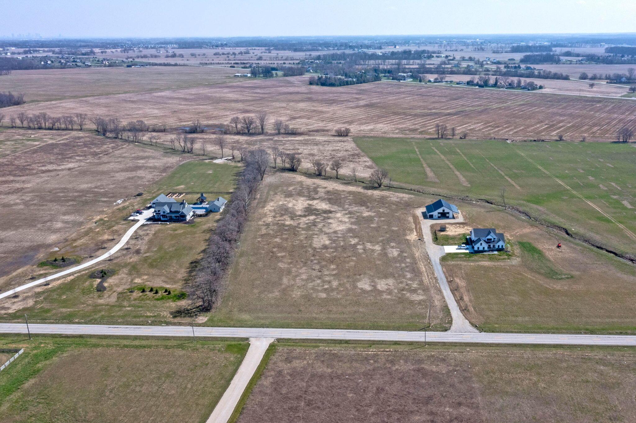 8777 Hayden Run Road Property Photo 2