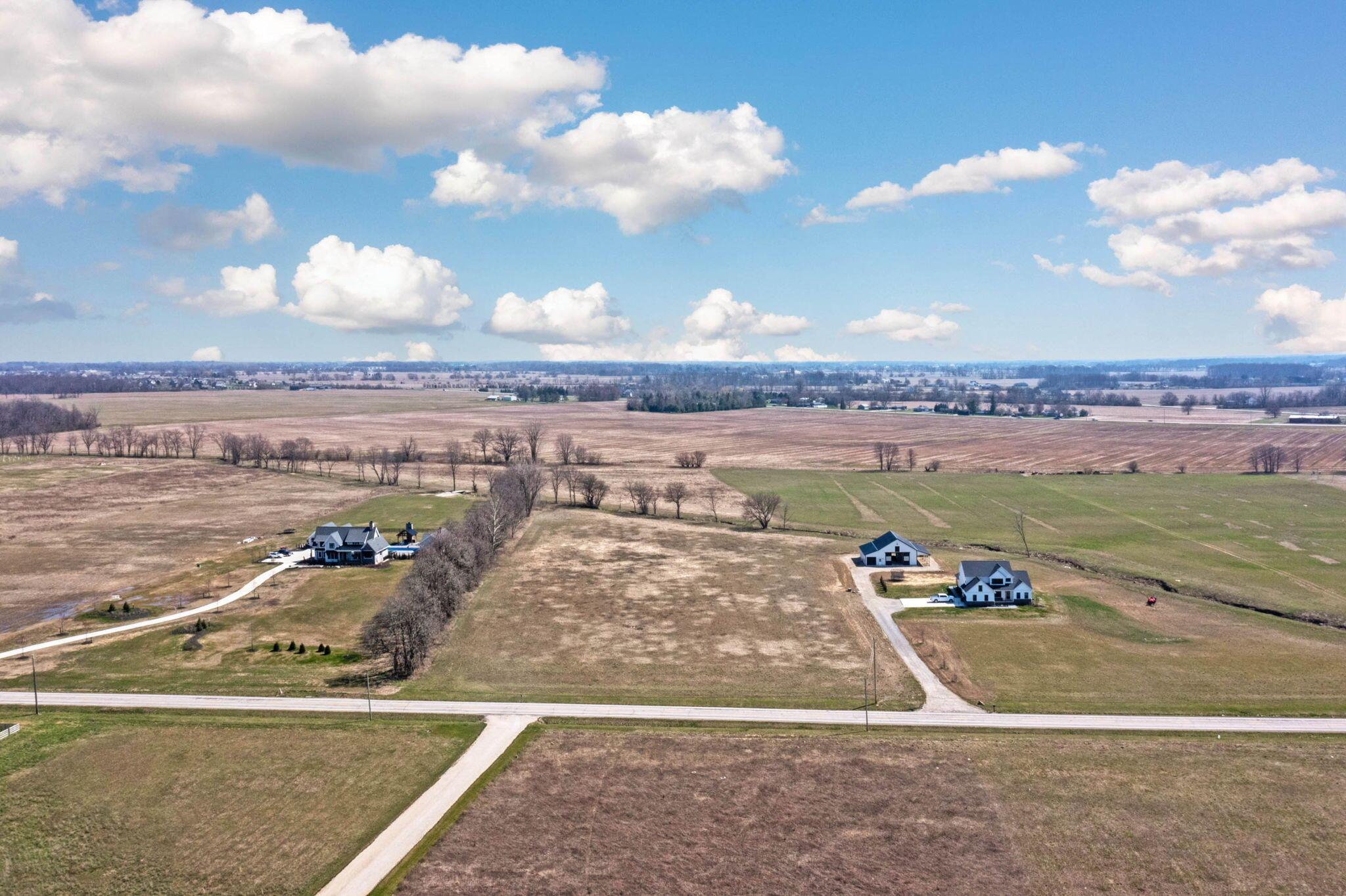 8777 Hayden Run Road Property Photo 4