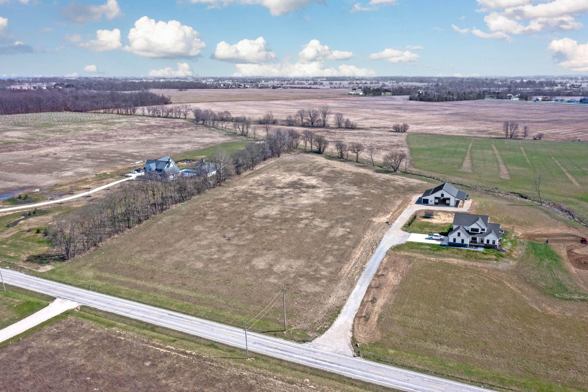 8777 Hayden Run Road Property Photo 7