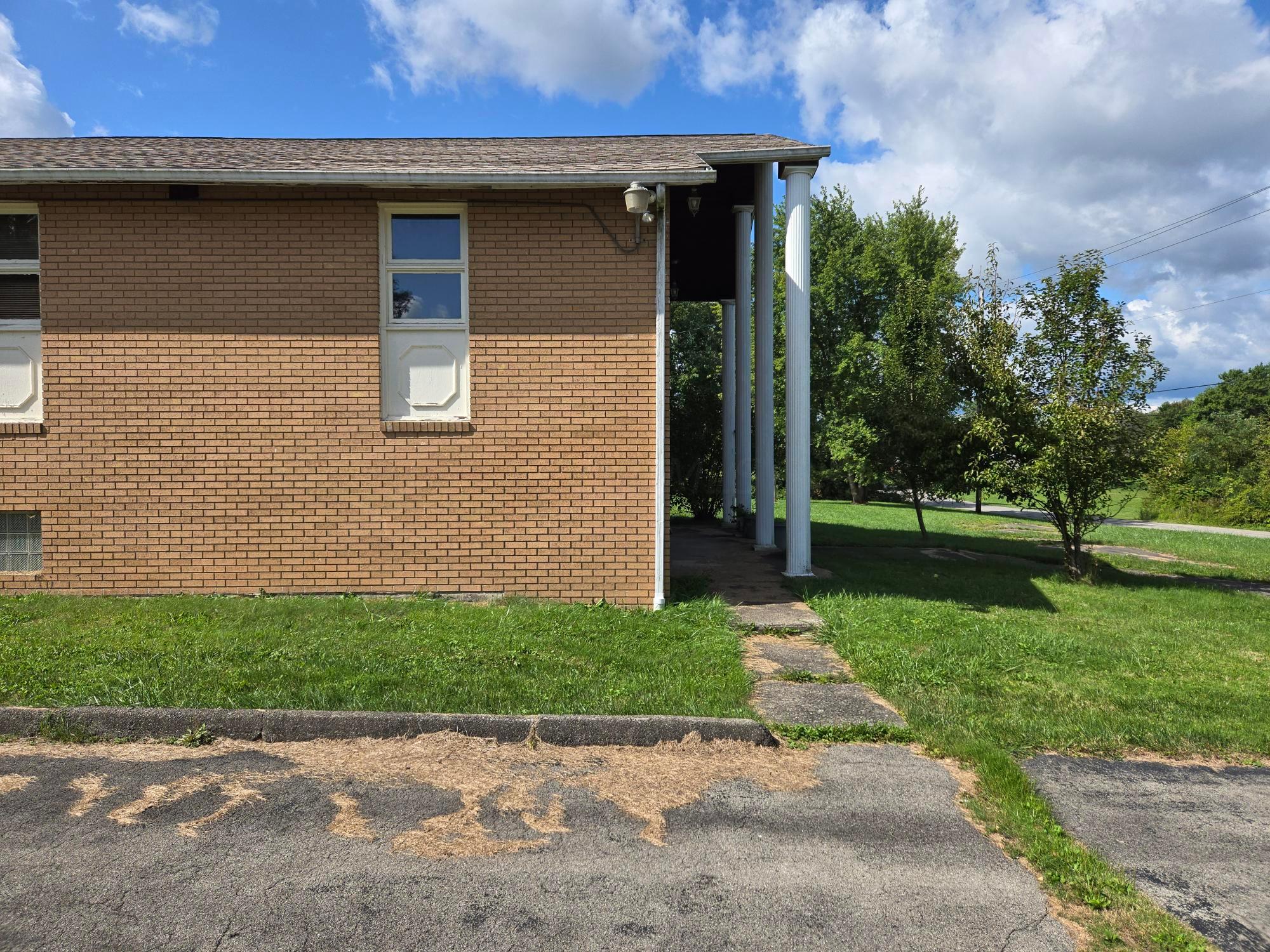 4125 Lanterman Road Property Photo 3