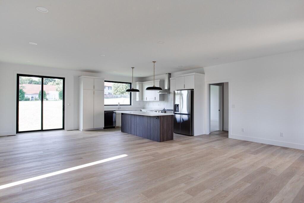 21 Betty Drive Property Photo 3
