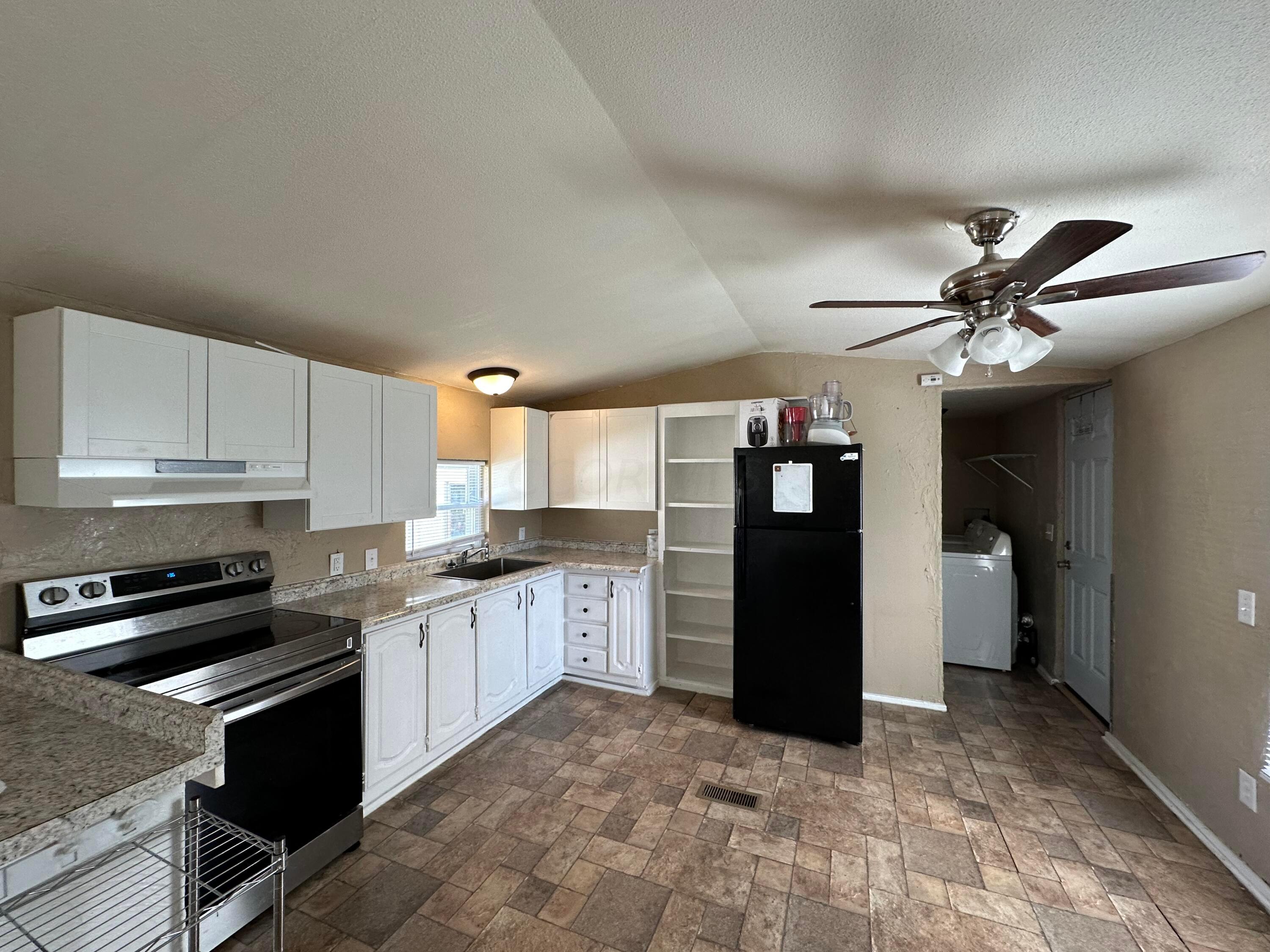 152 Irving Wick Drive E, 82 Property Photo 8