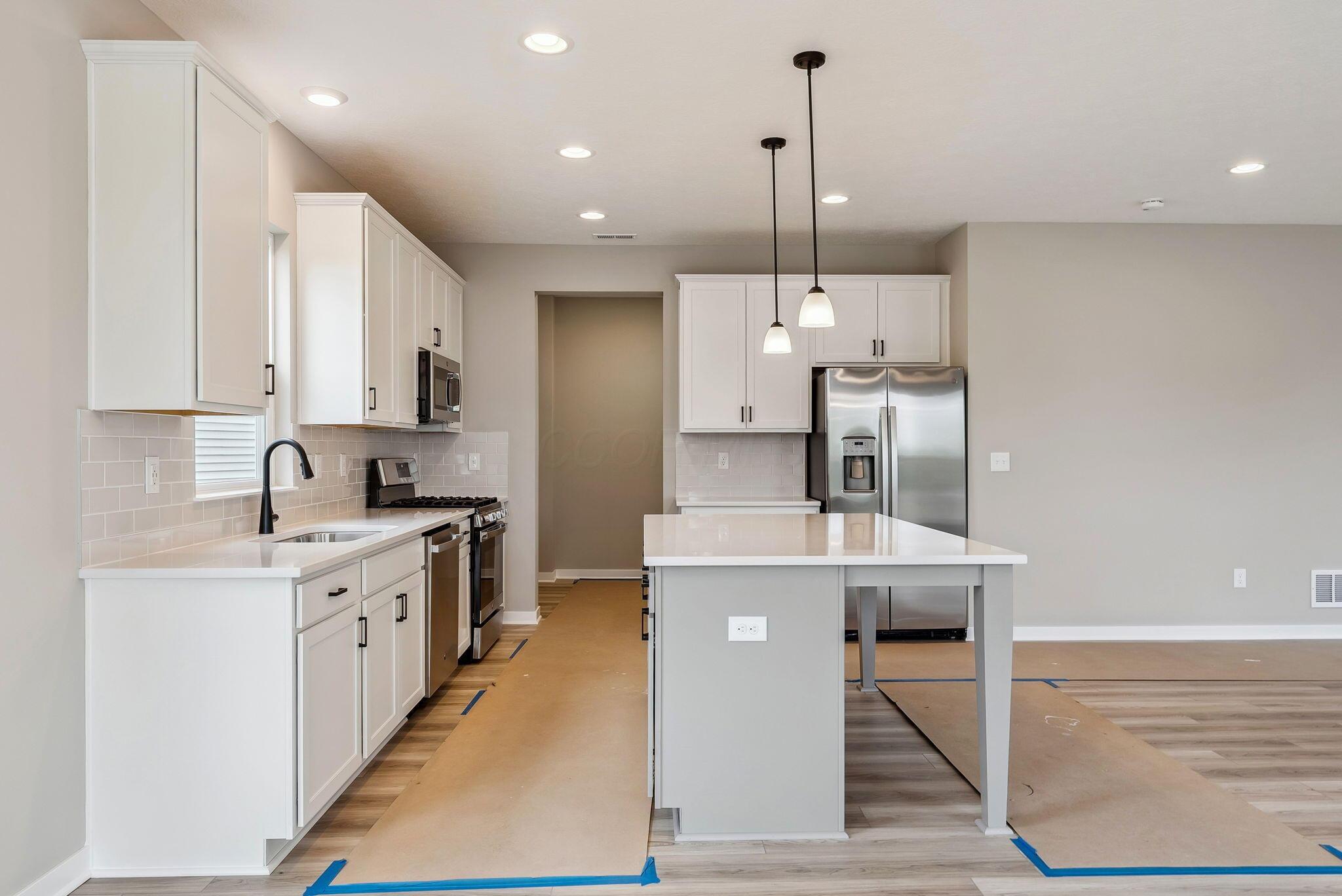 1424 Aerotrain Court S Property Photo 9