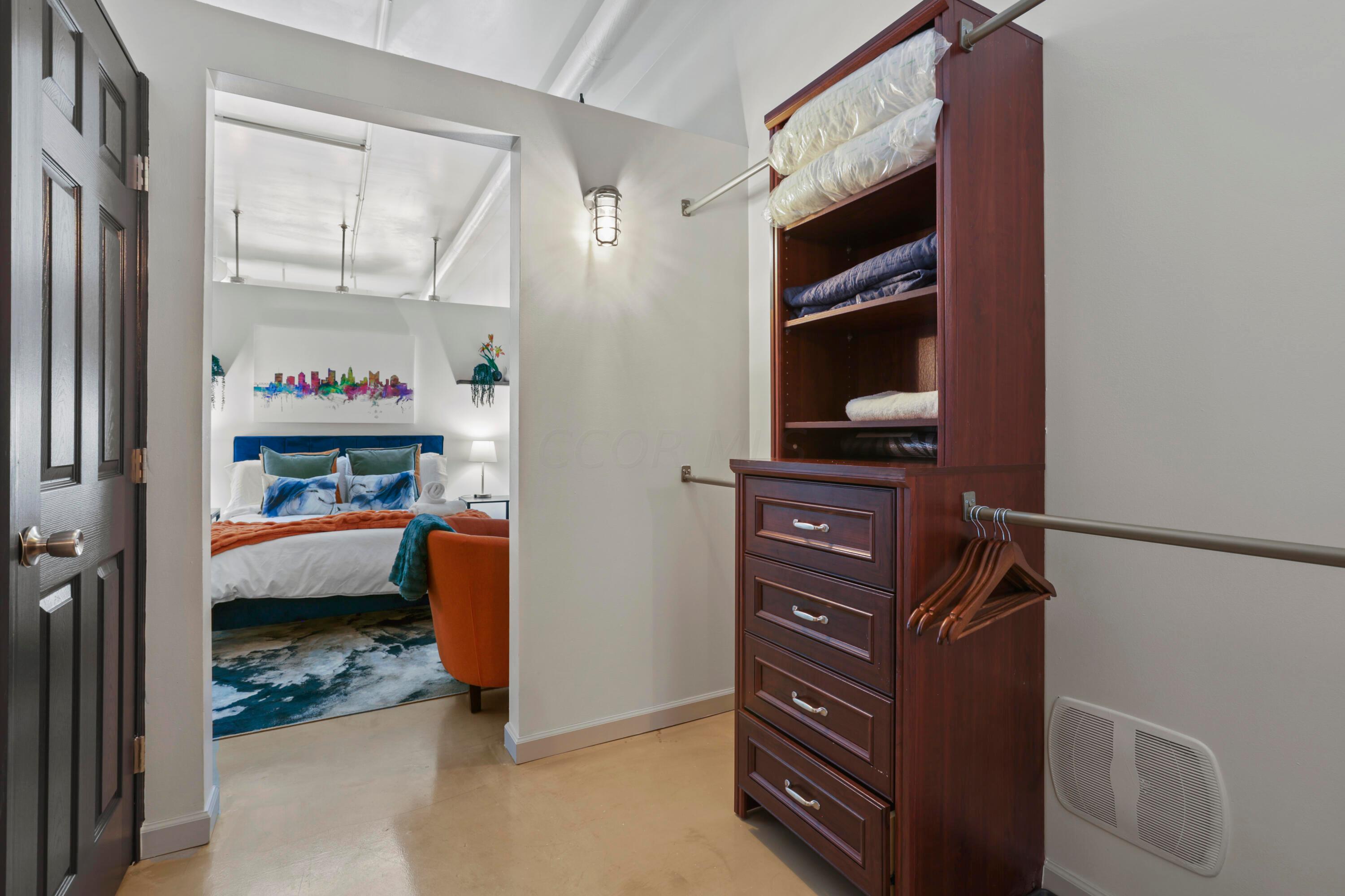 60 E Spring Street, 105 Property Photo 13