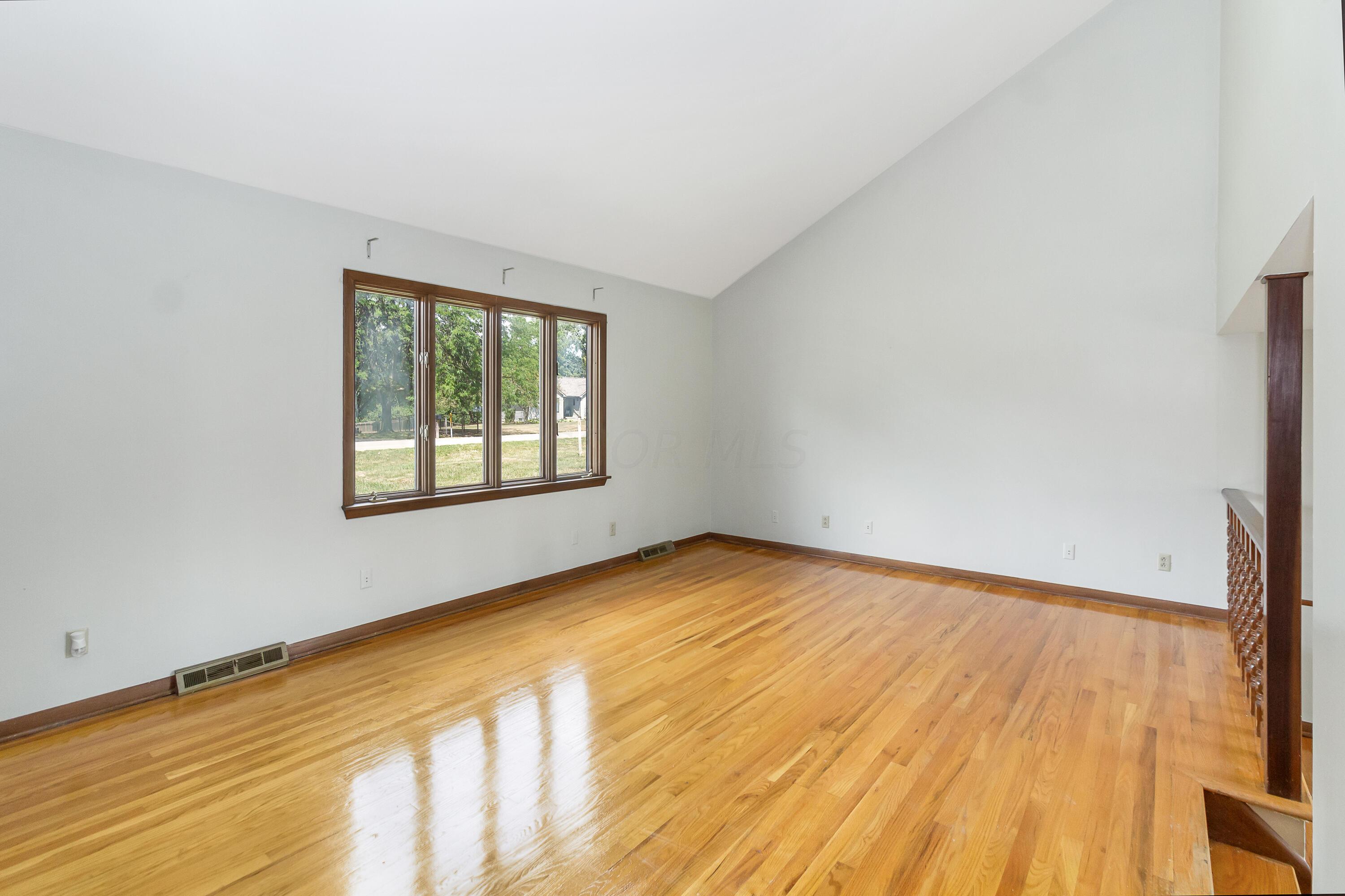 6109 Cherry Hill Drive Property Photo 3