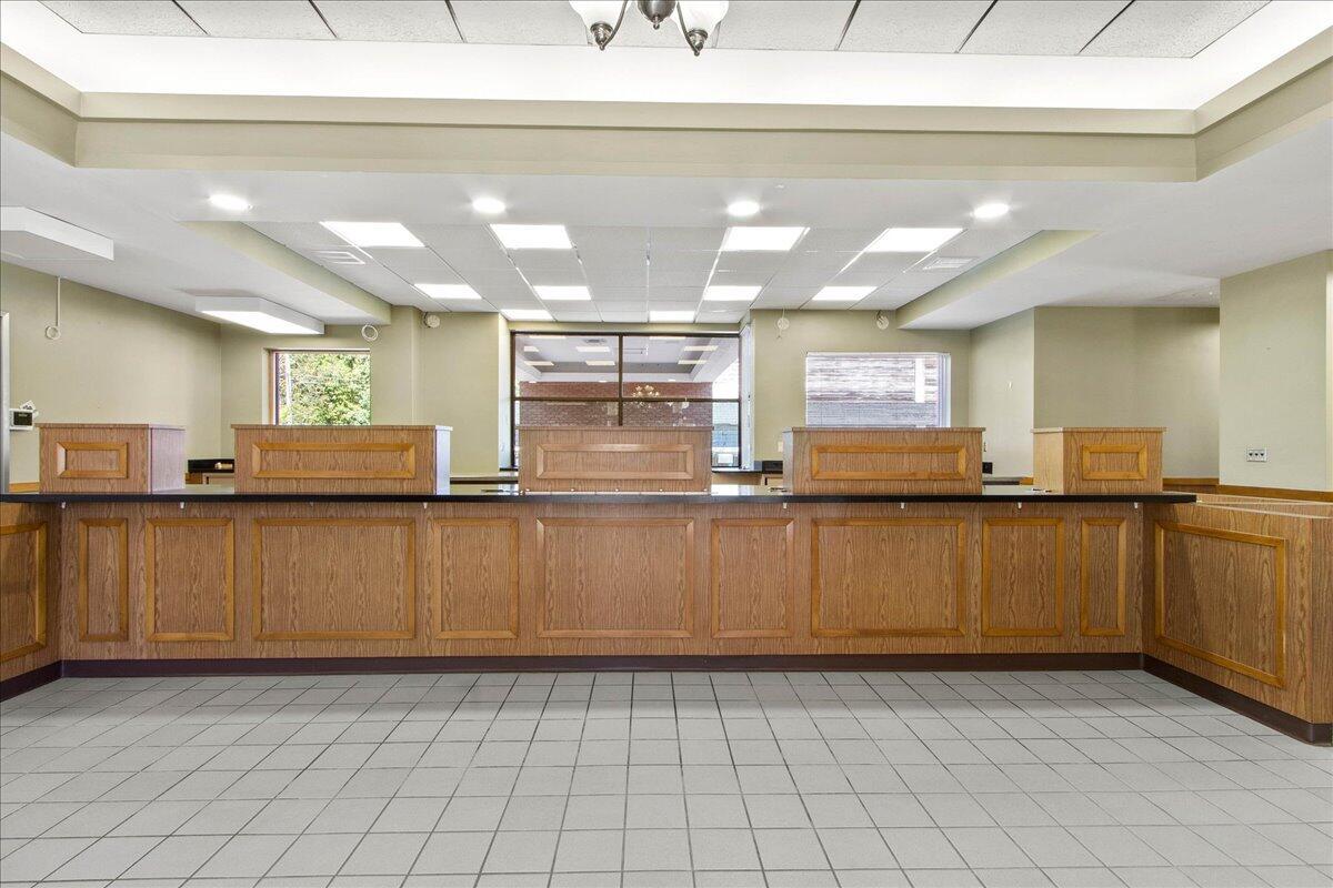 8 W Maple Street Property Photo 12
