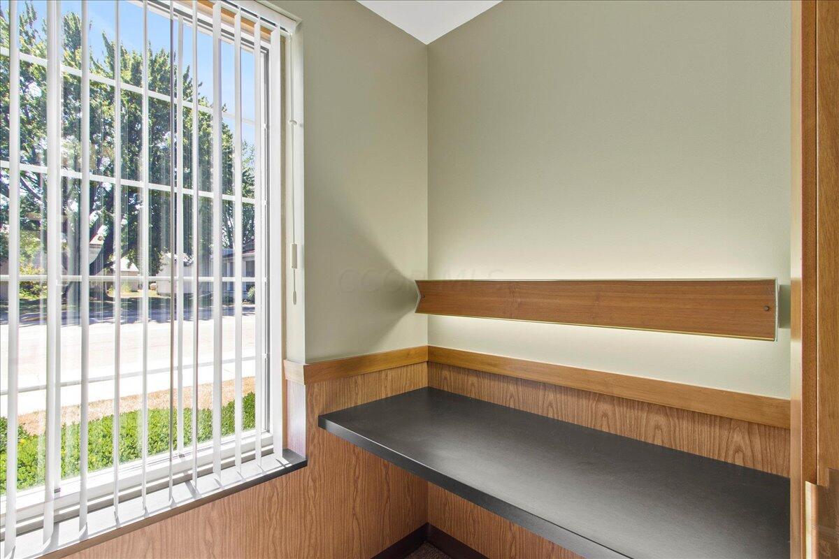 8 W Maple Street Property Photo 27
