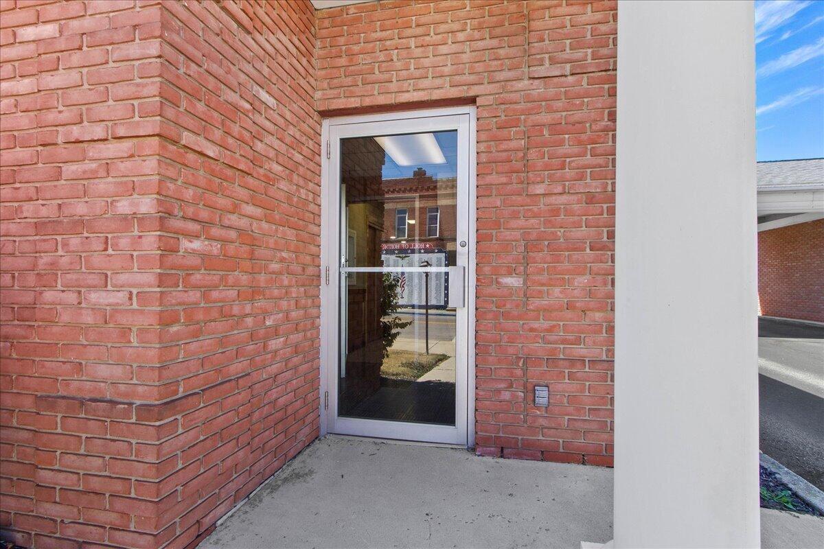 8 W Maple Street Property Photo 44