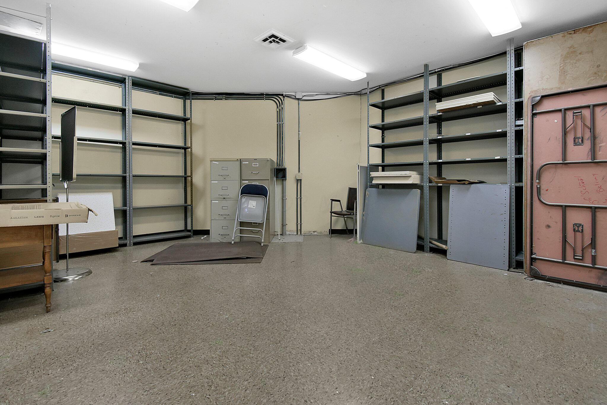 245 N Seltzer Street Property Photo 24