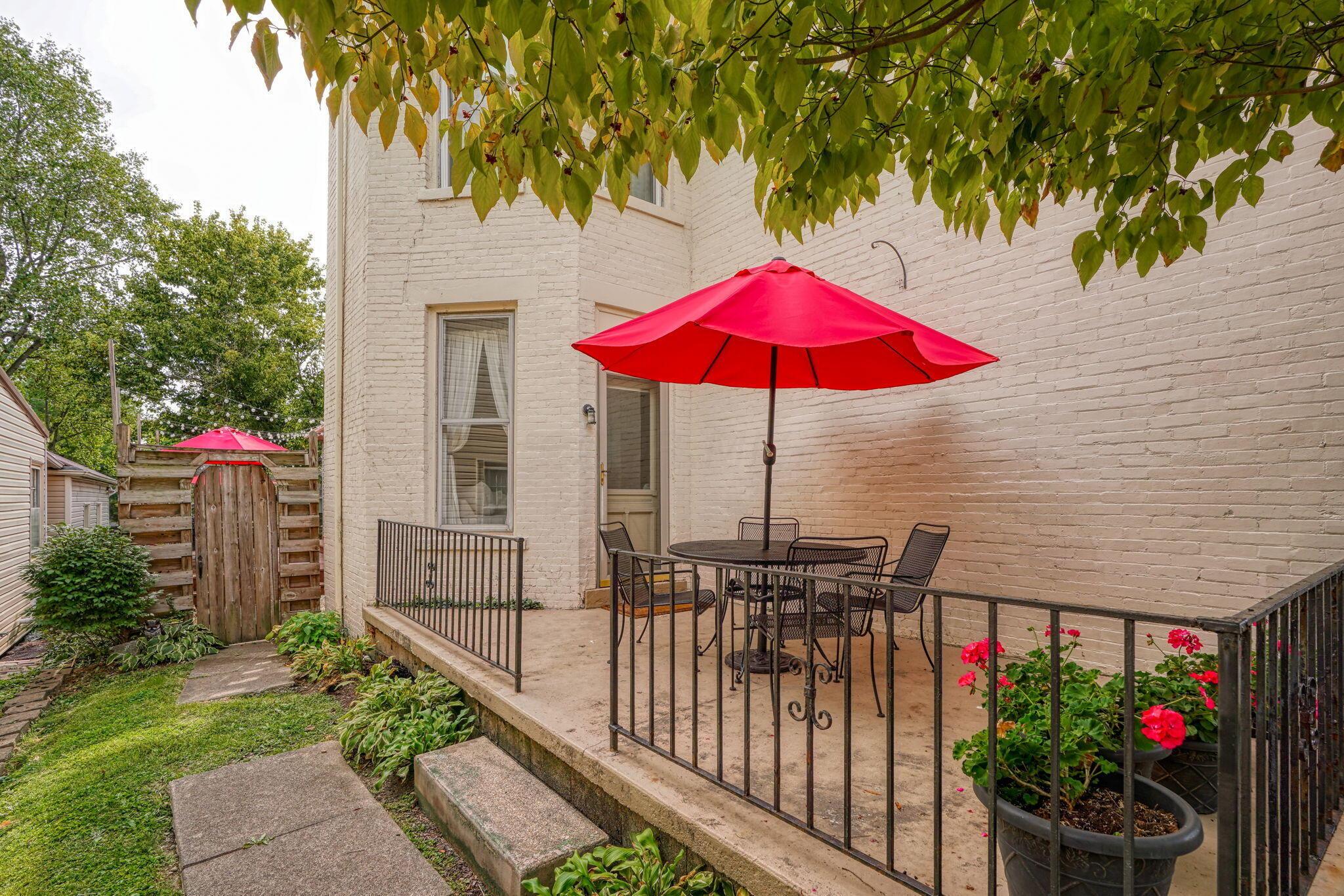327 Pearl Street Property Photo 8