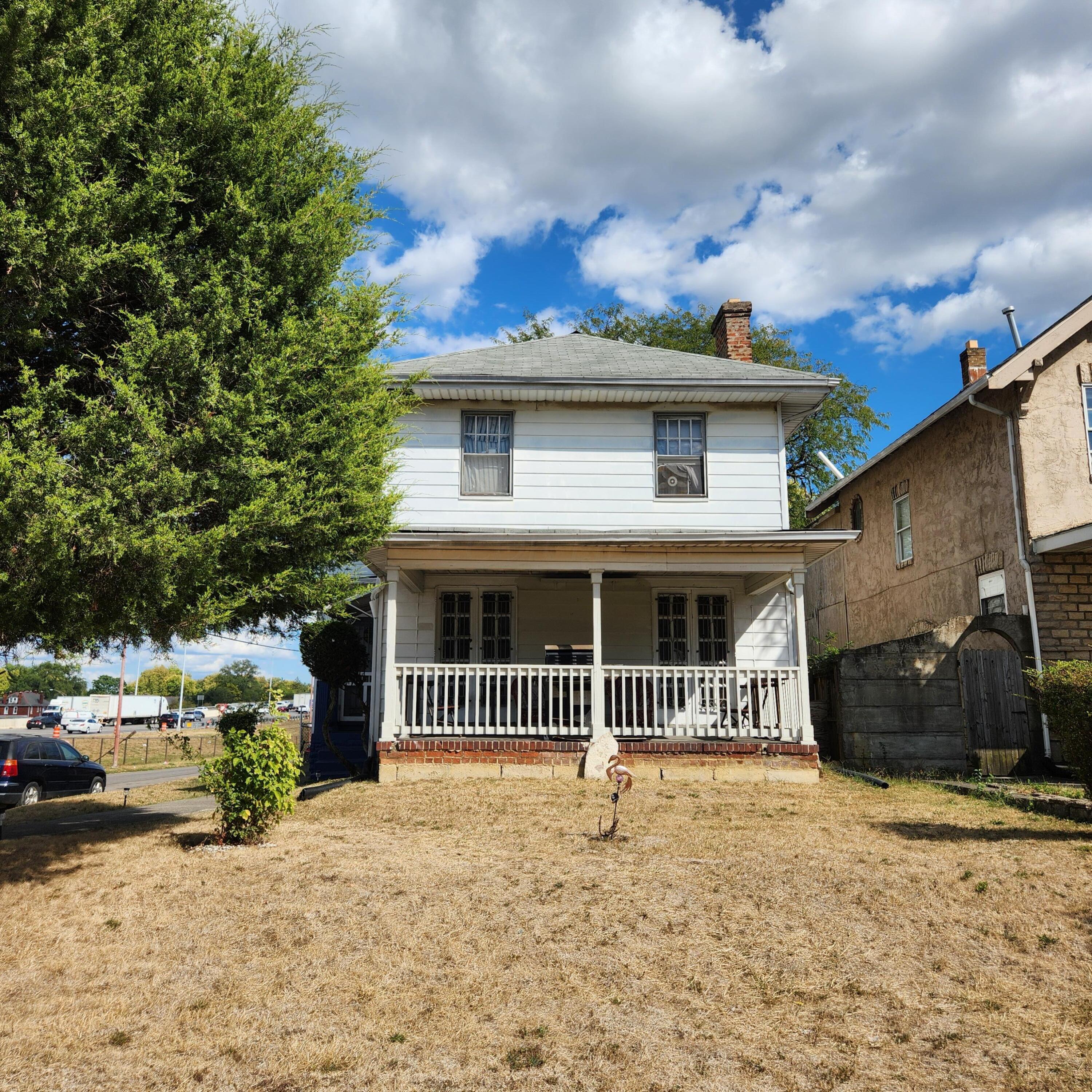 688 Berkeley Road Property Photo 3